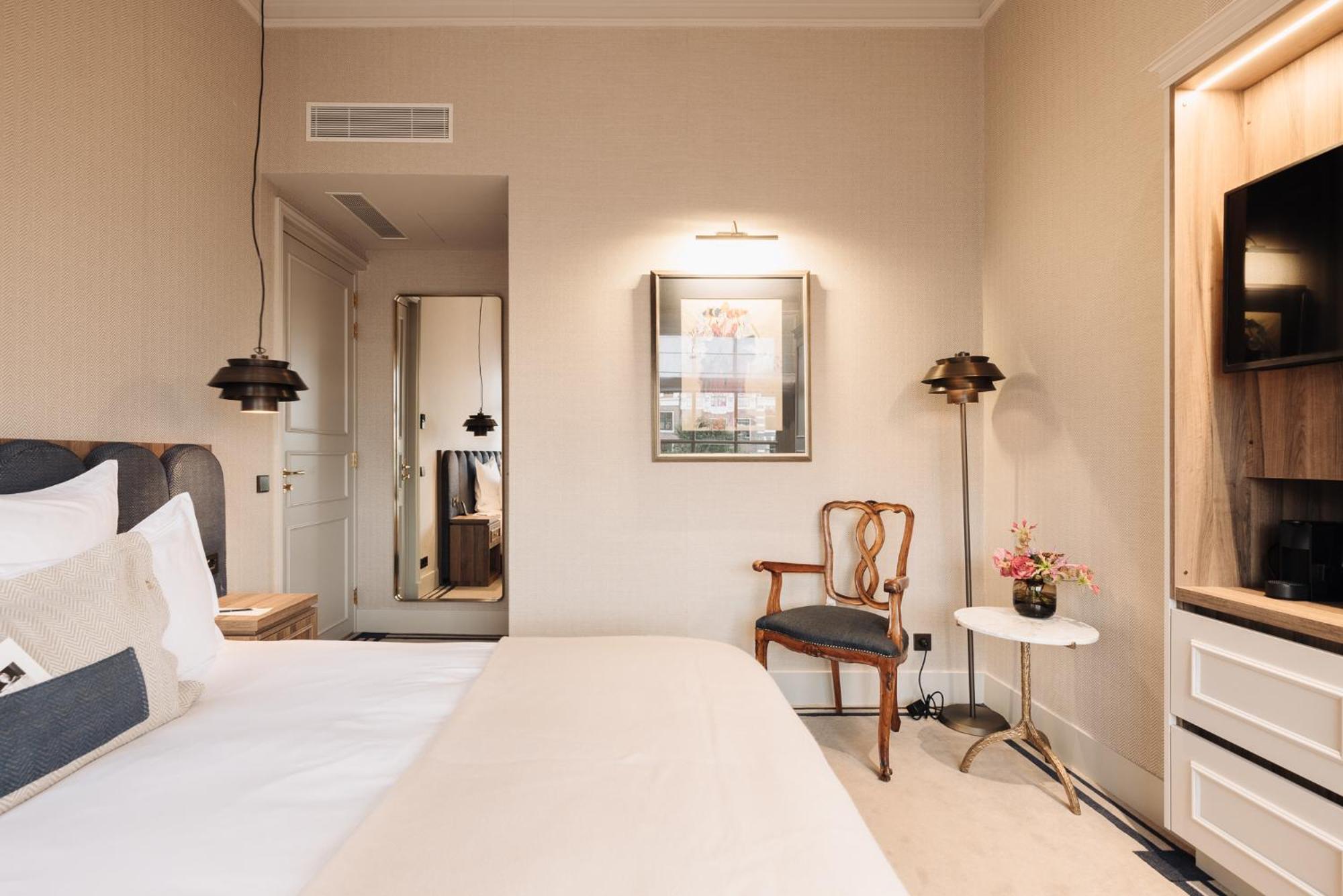 Double Room (Merchant - Canal View)