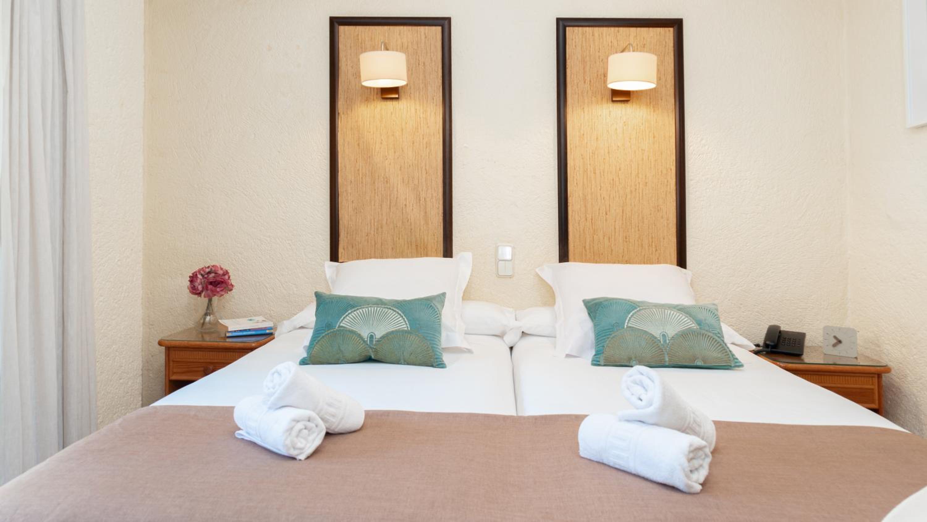 Standard Double Room - Photo 10