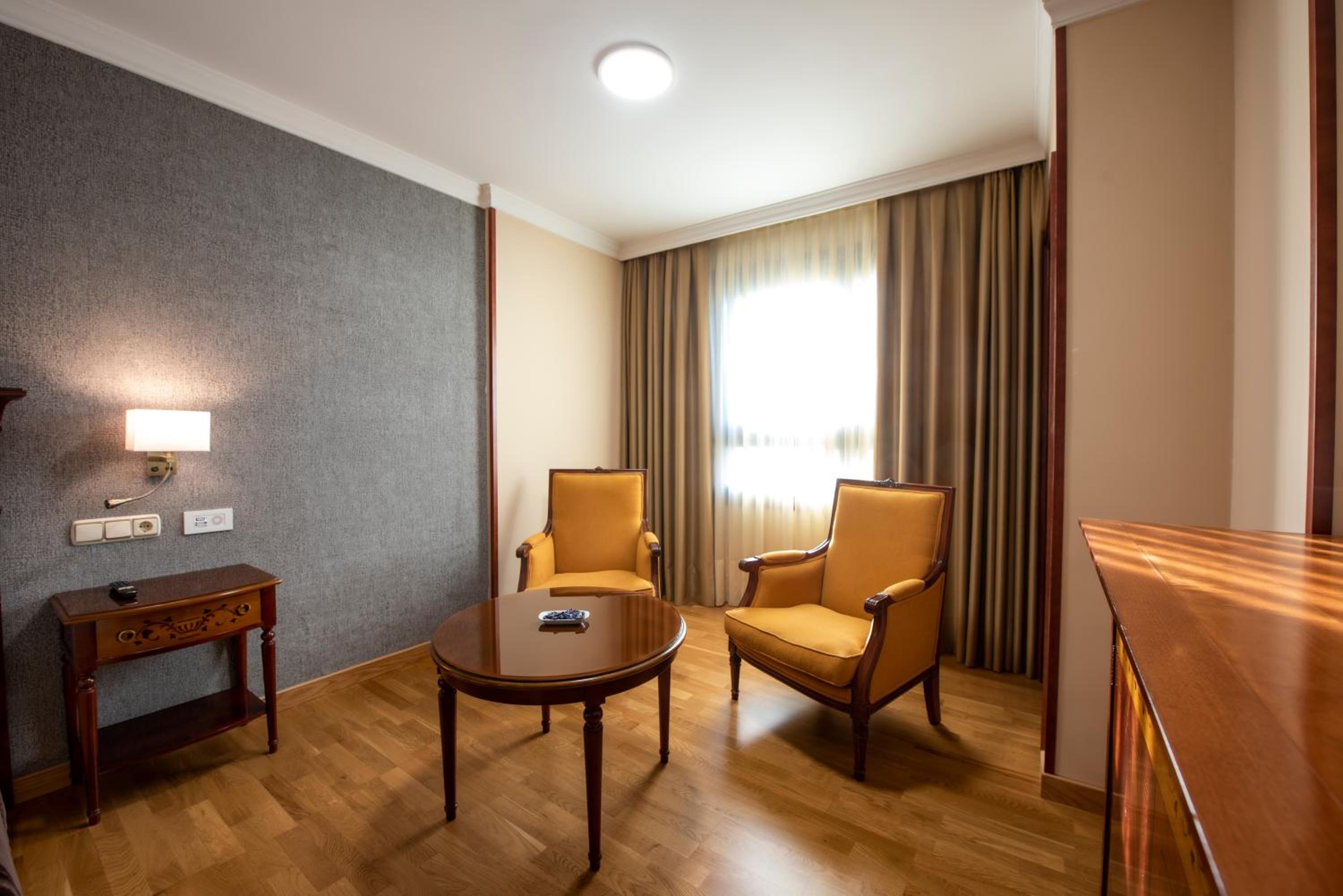 Double or Twin Room - Photo 12