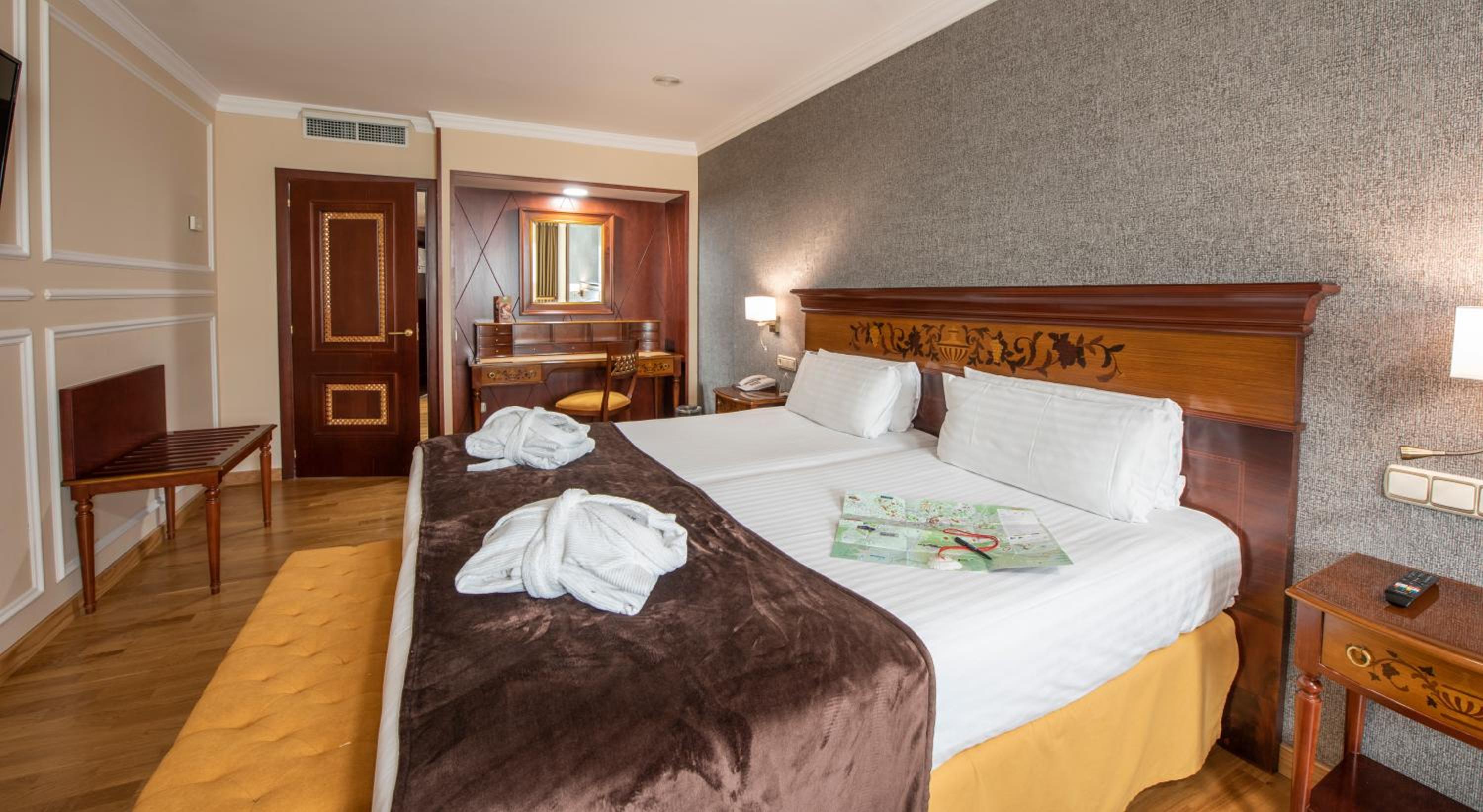 Double or Twin Room - Photo 17