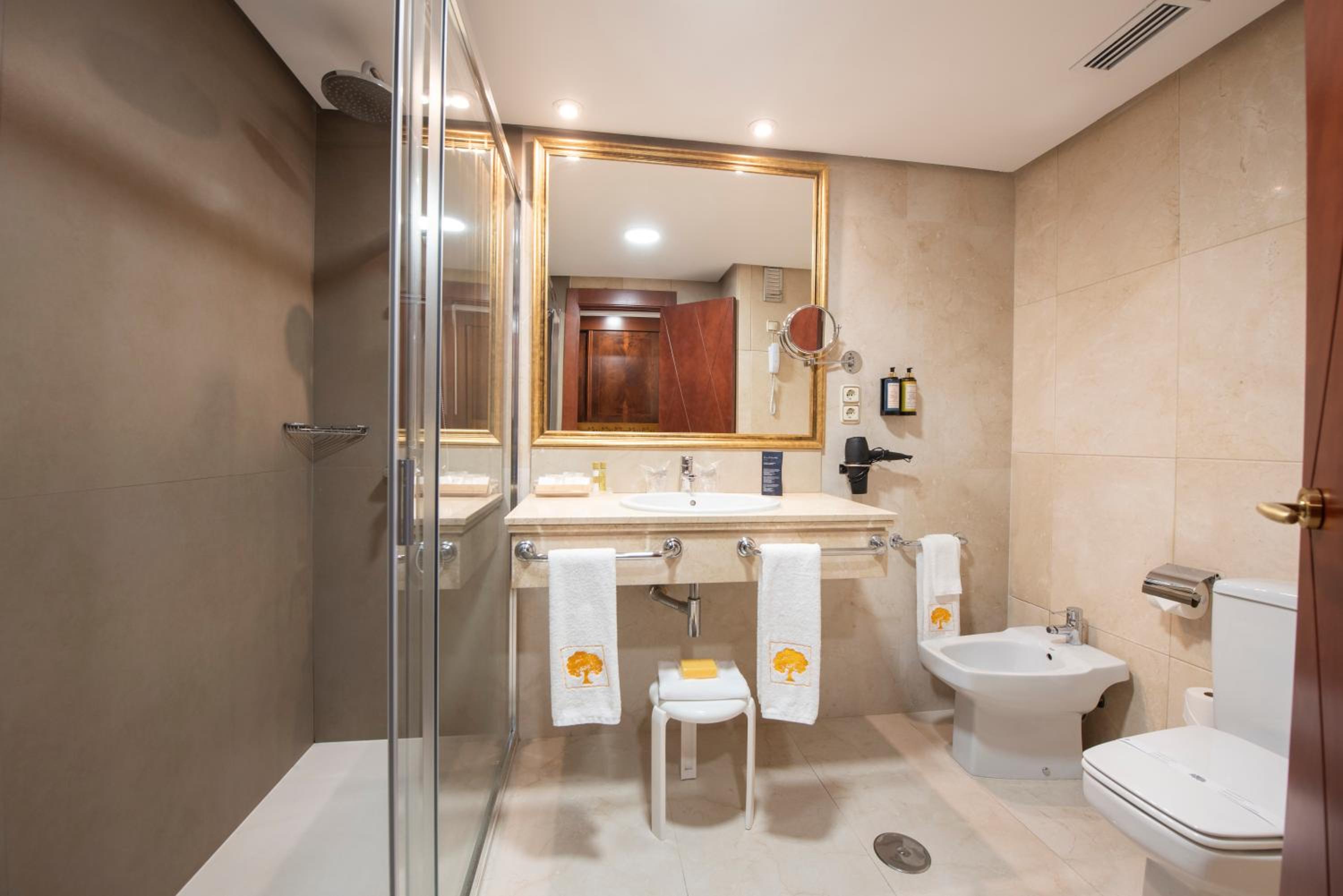 Double or Twin Room - Photo 19