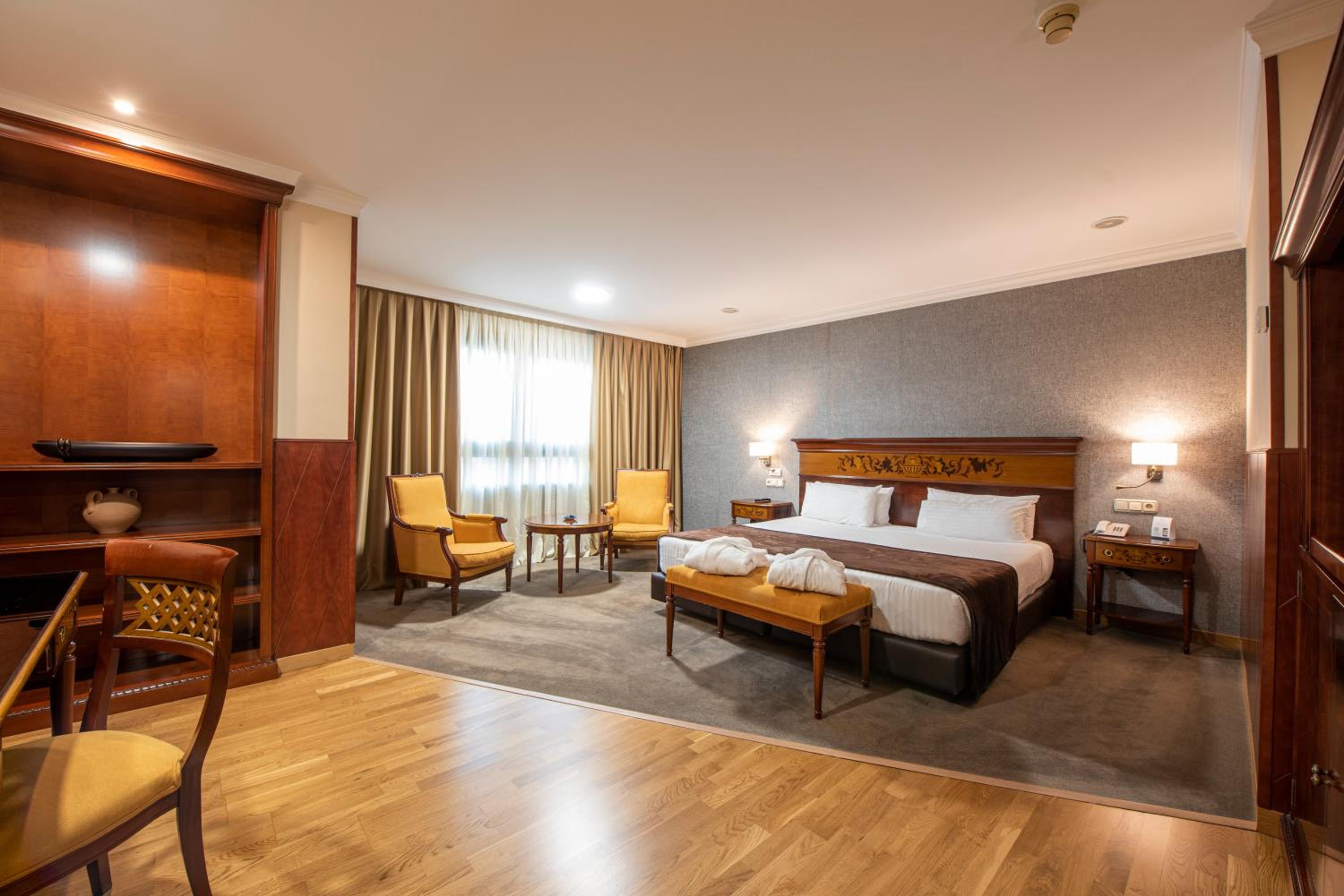 Double or Twin Room - Photo 9
