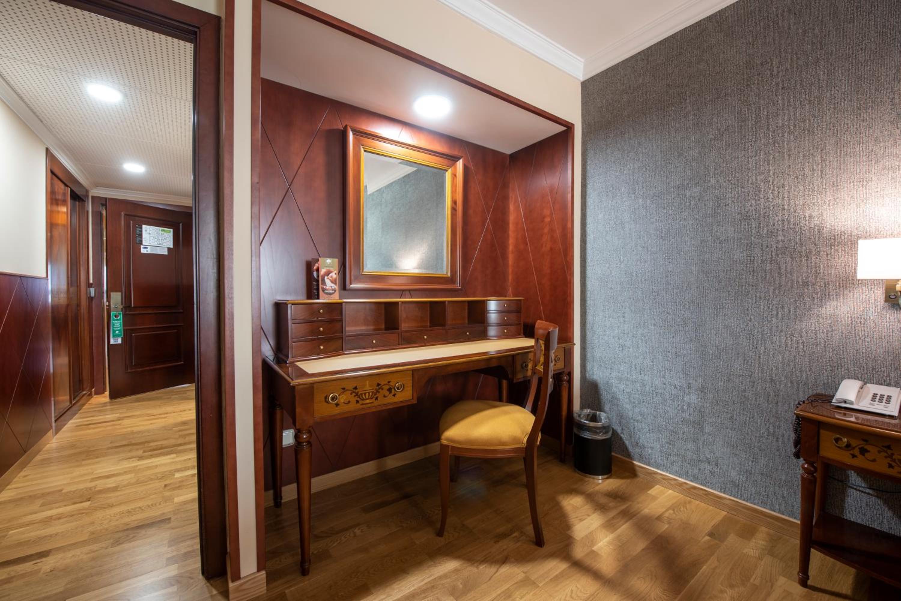 Double or Twin Room - Photo 4