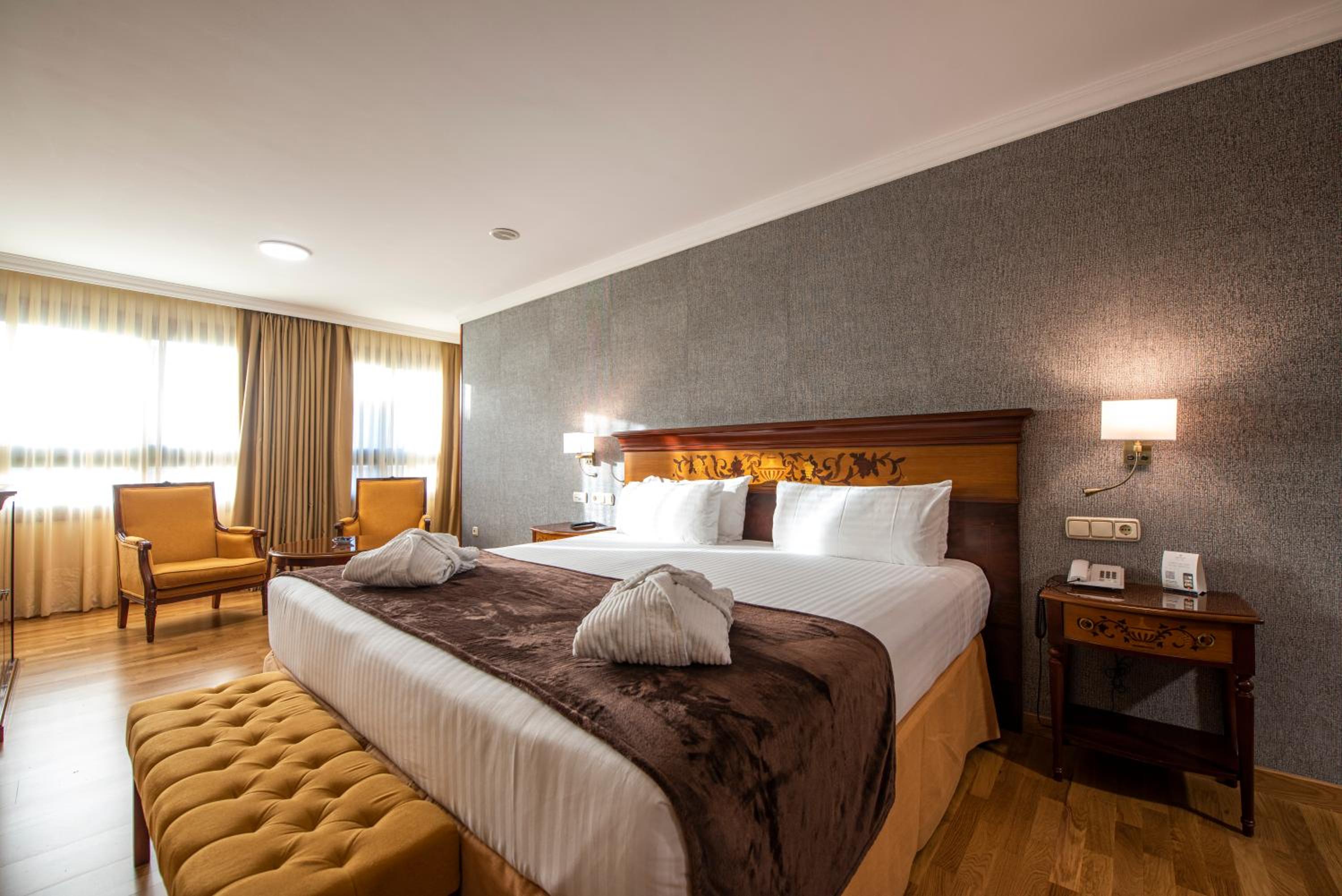 Double or Twin Room - Photo 5