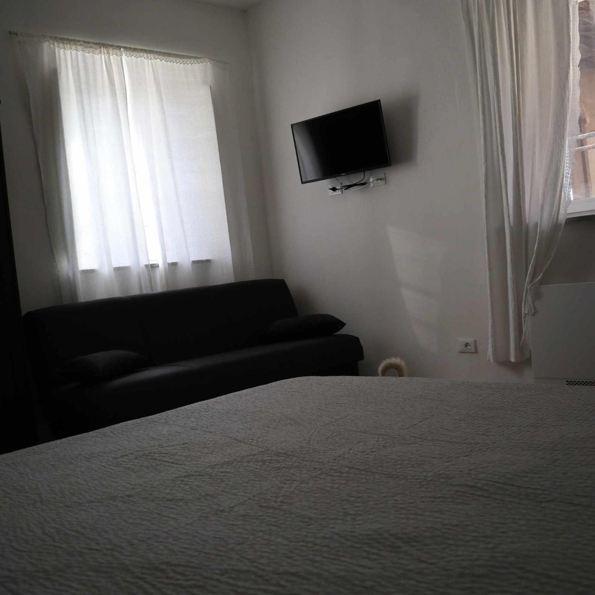 Deluxe Double Room - Photo 12
