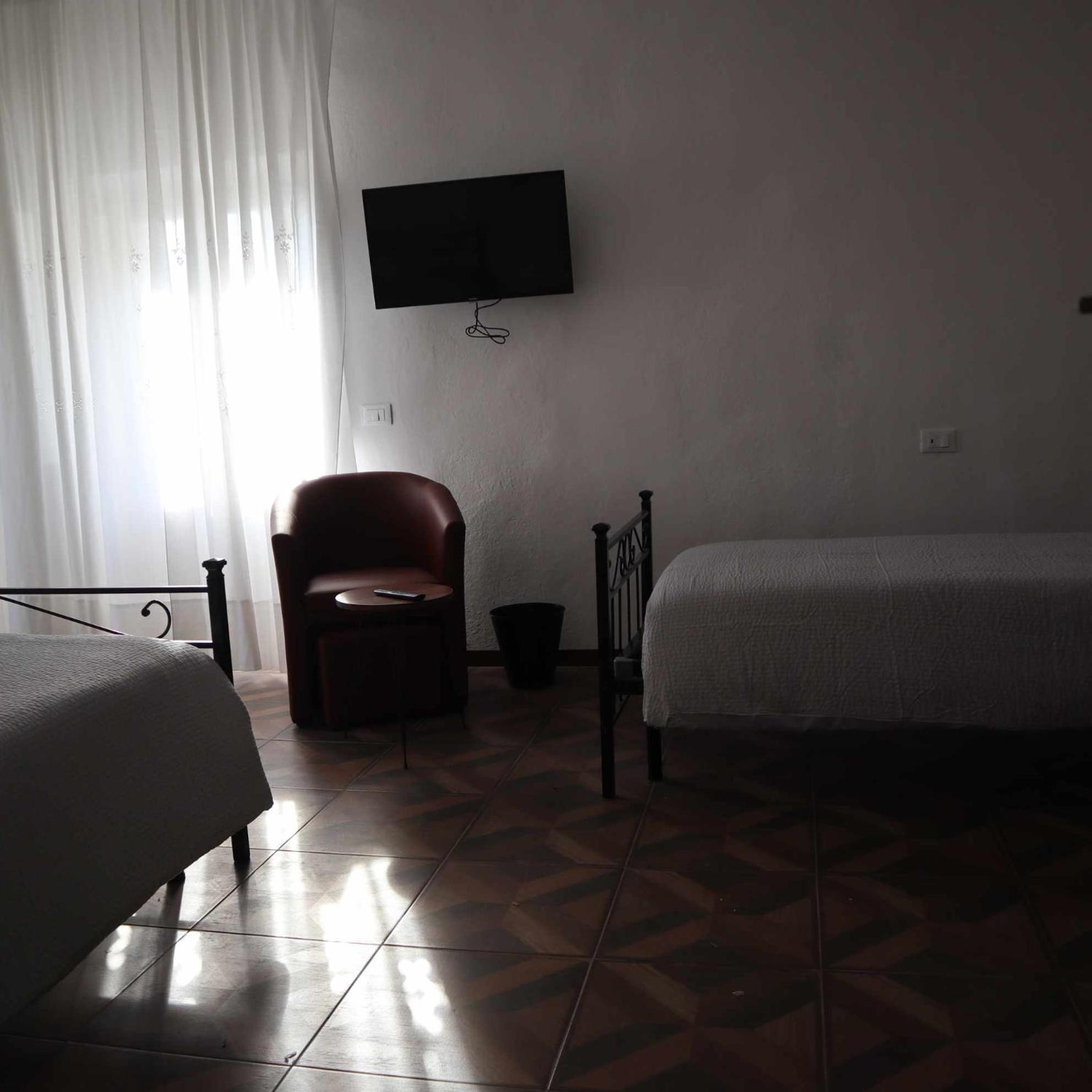 Deluxe Double Room - Photo 23