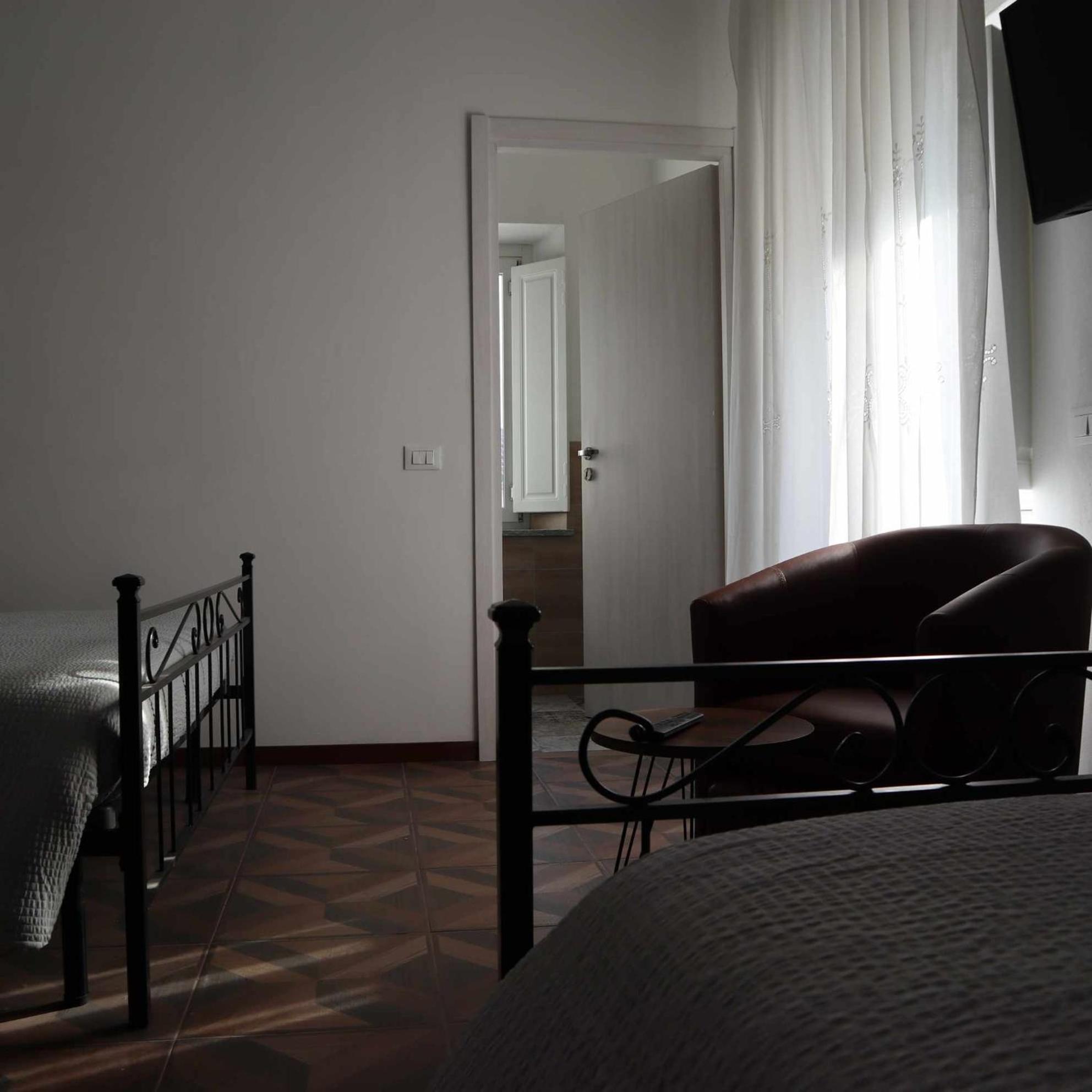 Deluxe Double Room - Photo 28