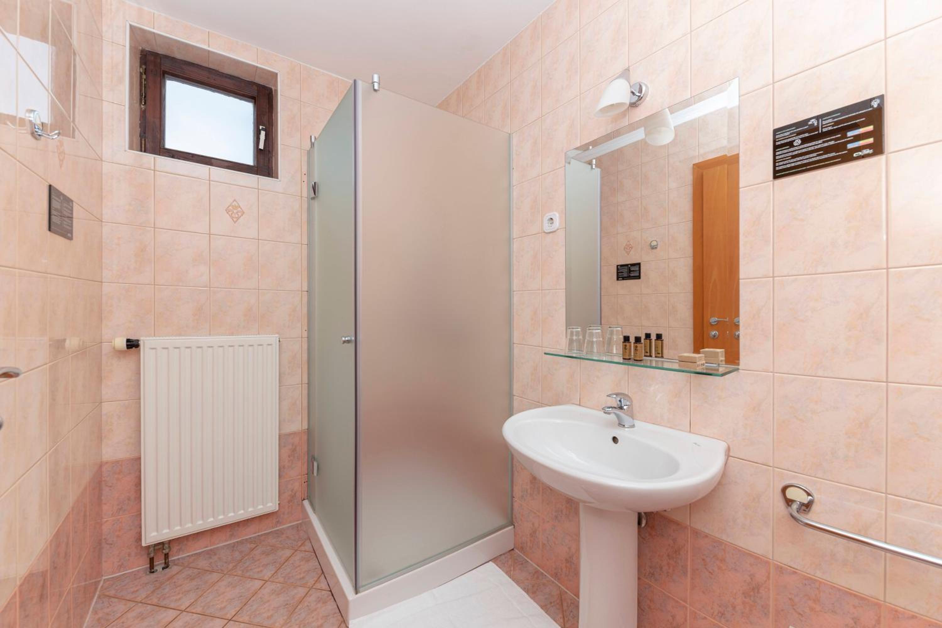 Standard Double Room - Photo 6