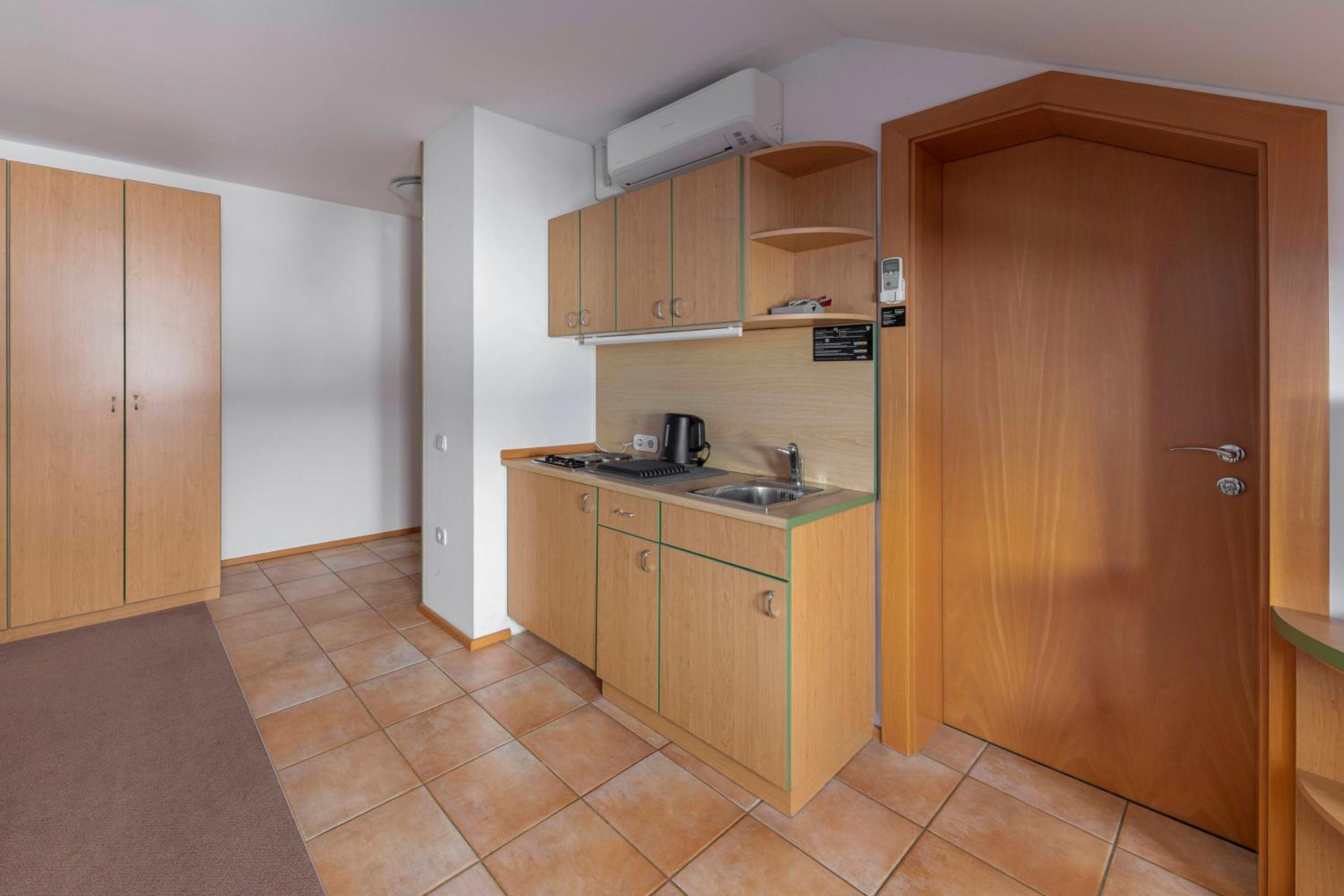 Family Studio - Photo 11