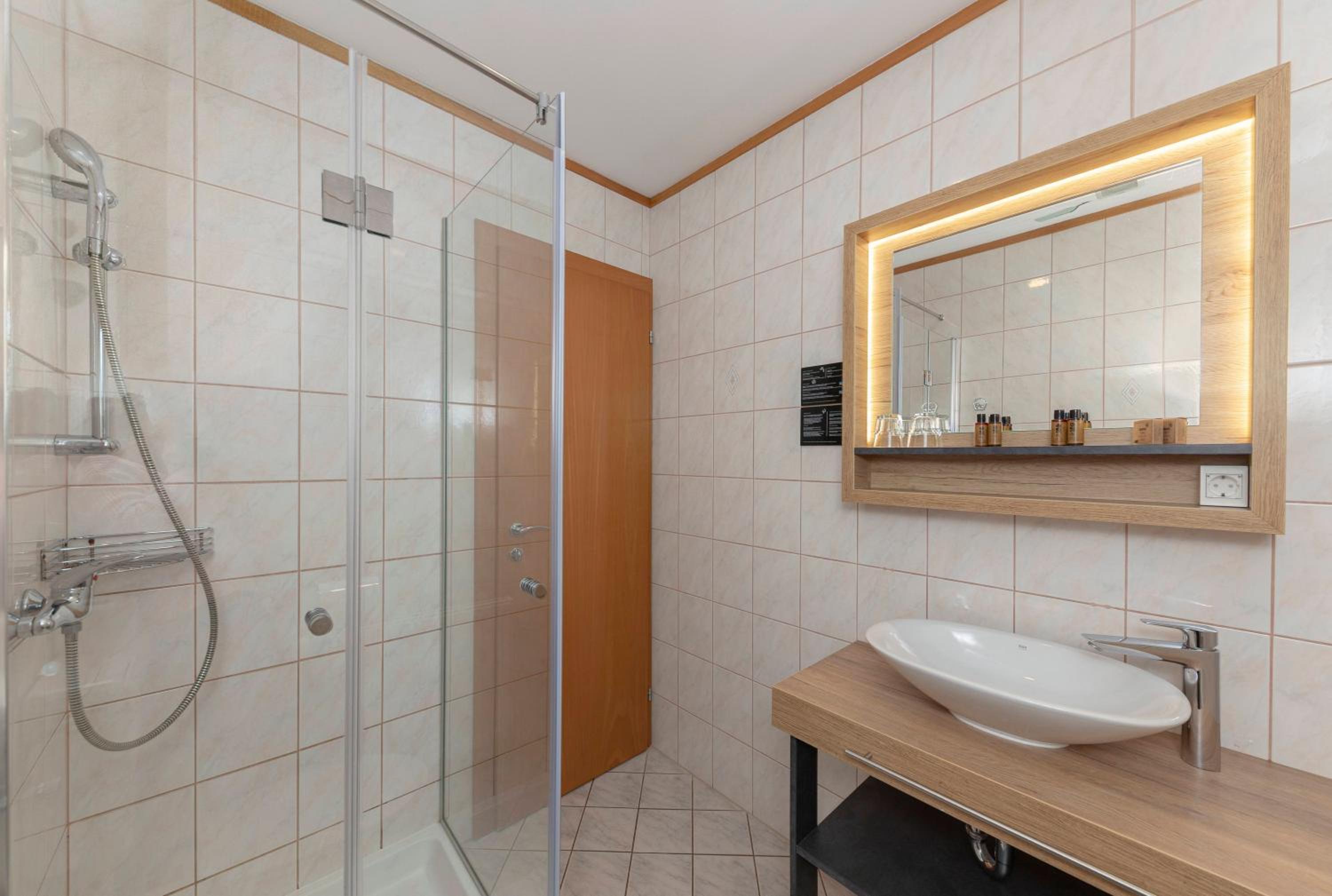 Junior Suite with Mountain View - Photo 8
