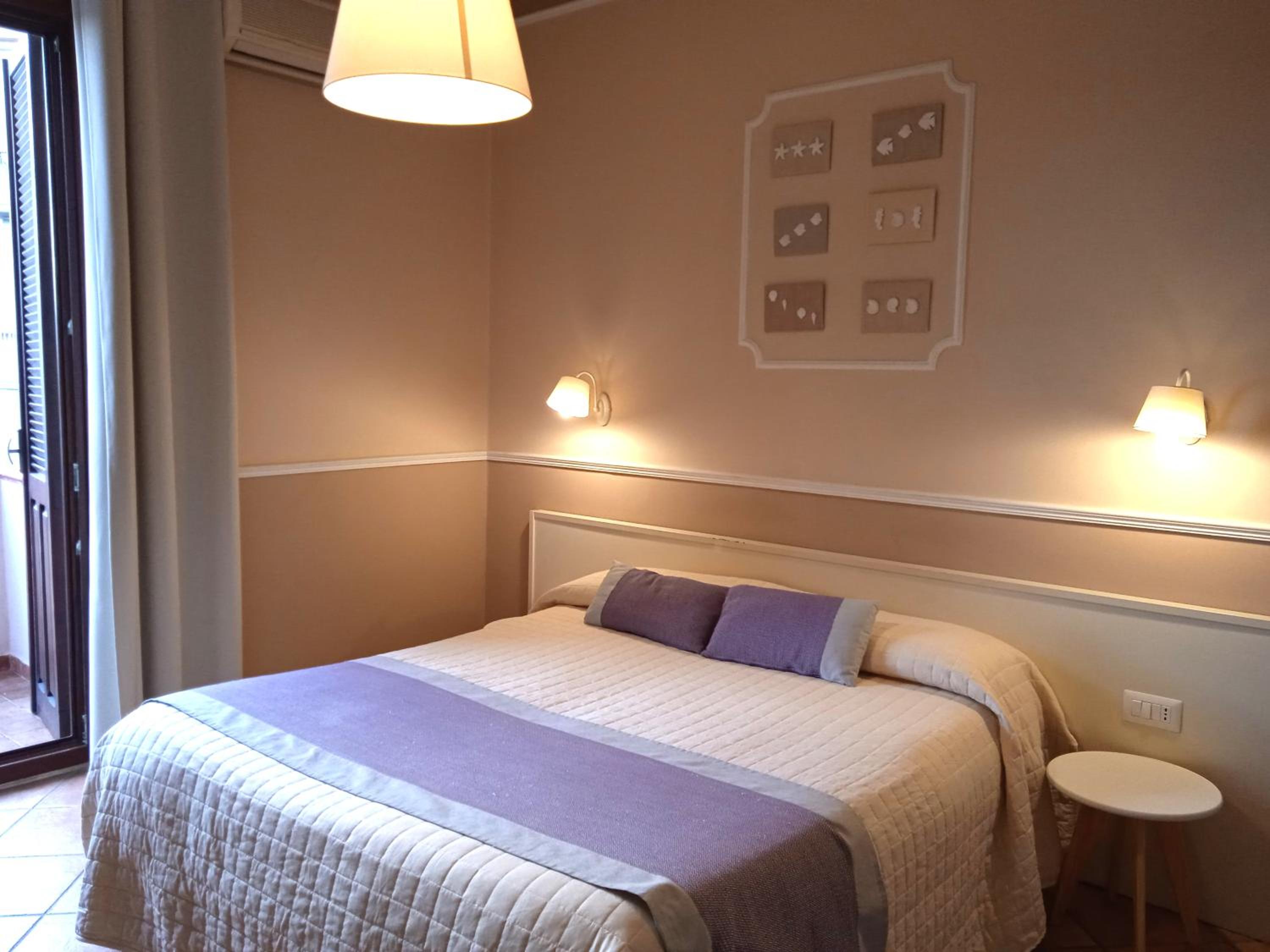 Double Room - Photo 12
