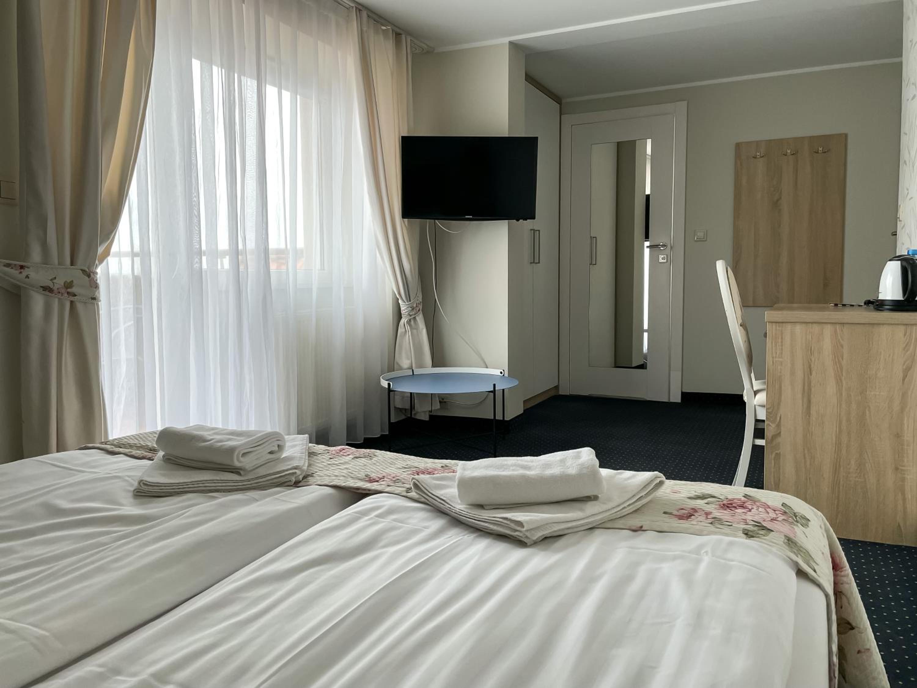 Double Room with Balcony and Lake View photo 3