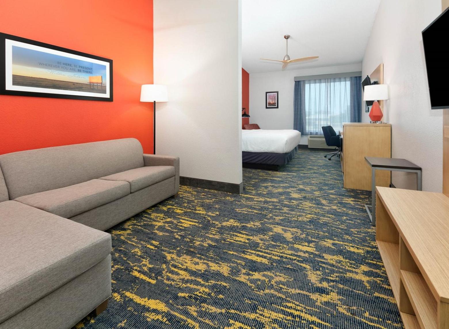 Executive Queen Room with Two Queen Beds - Photo 2