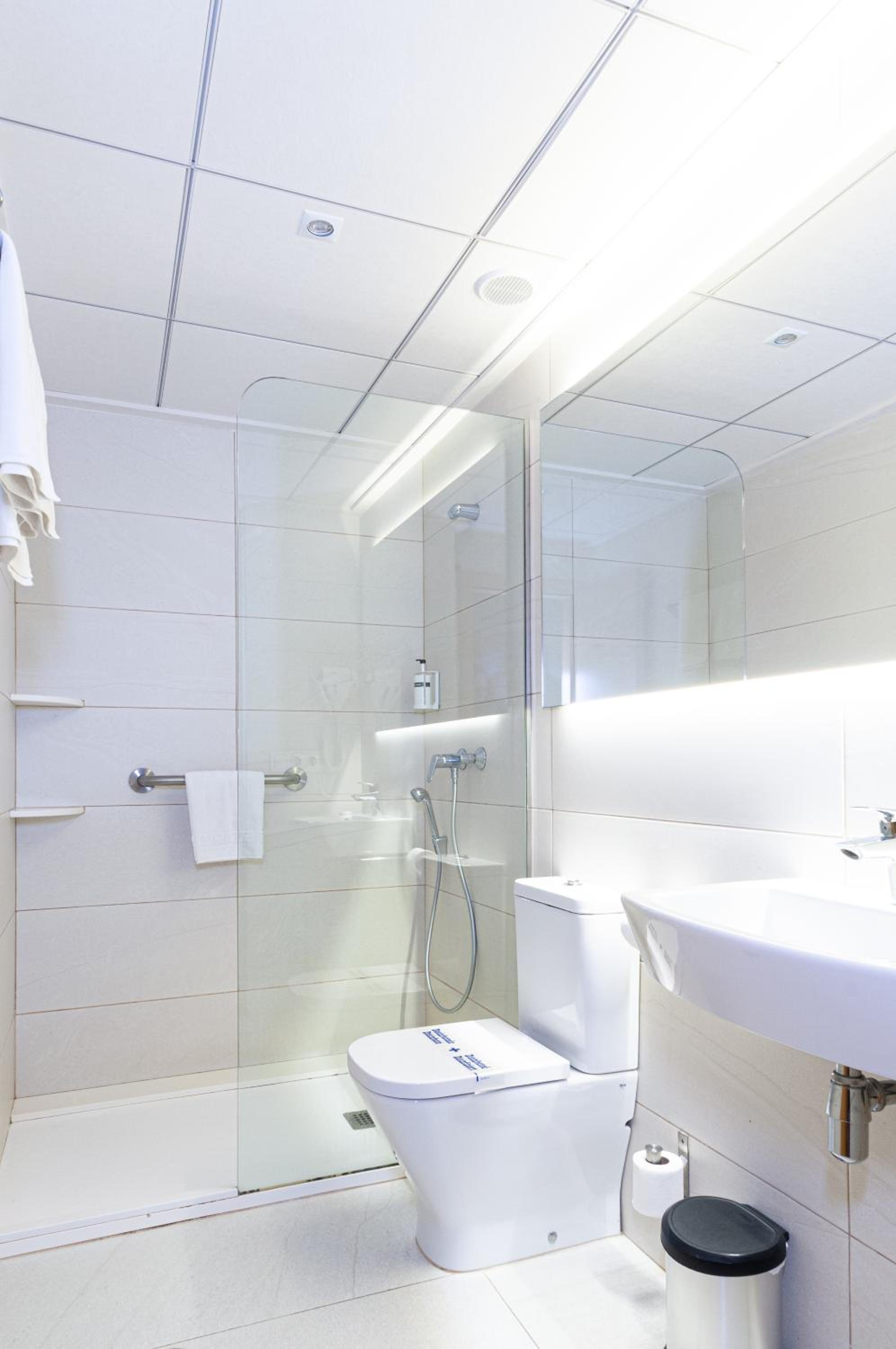 Standard Double Room - Photo 17
