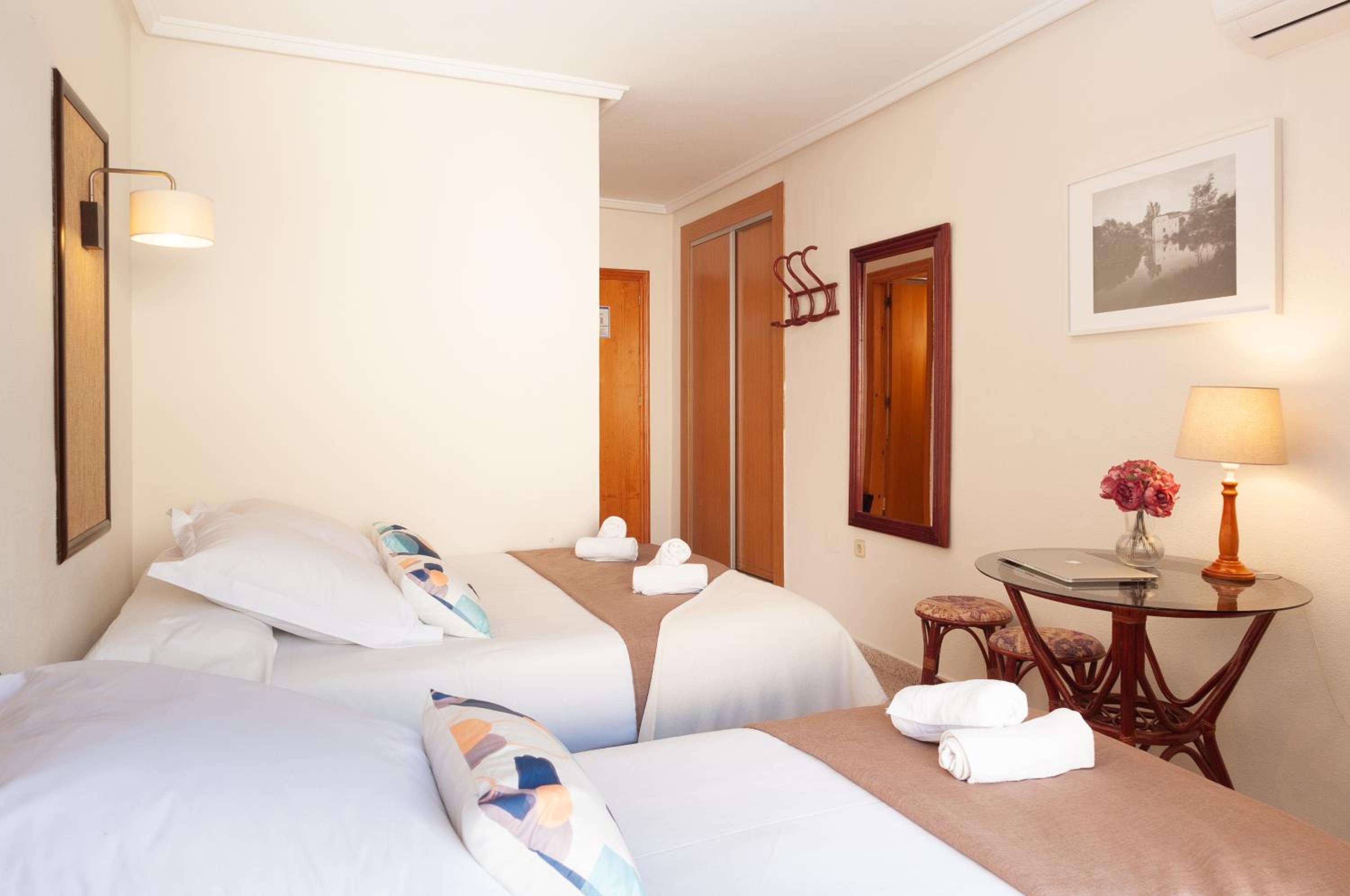 Triple Room - Photo 11