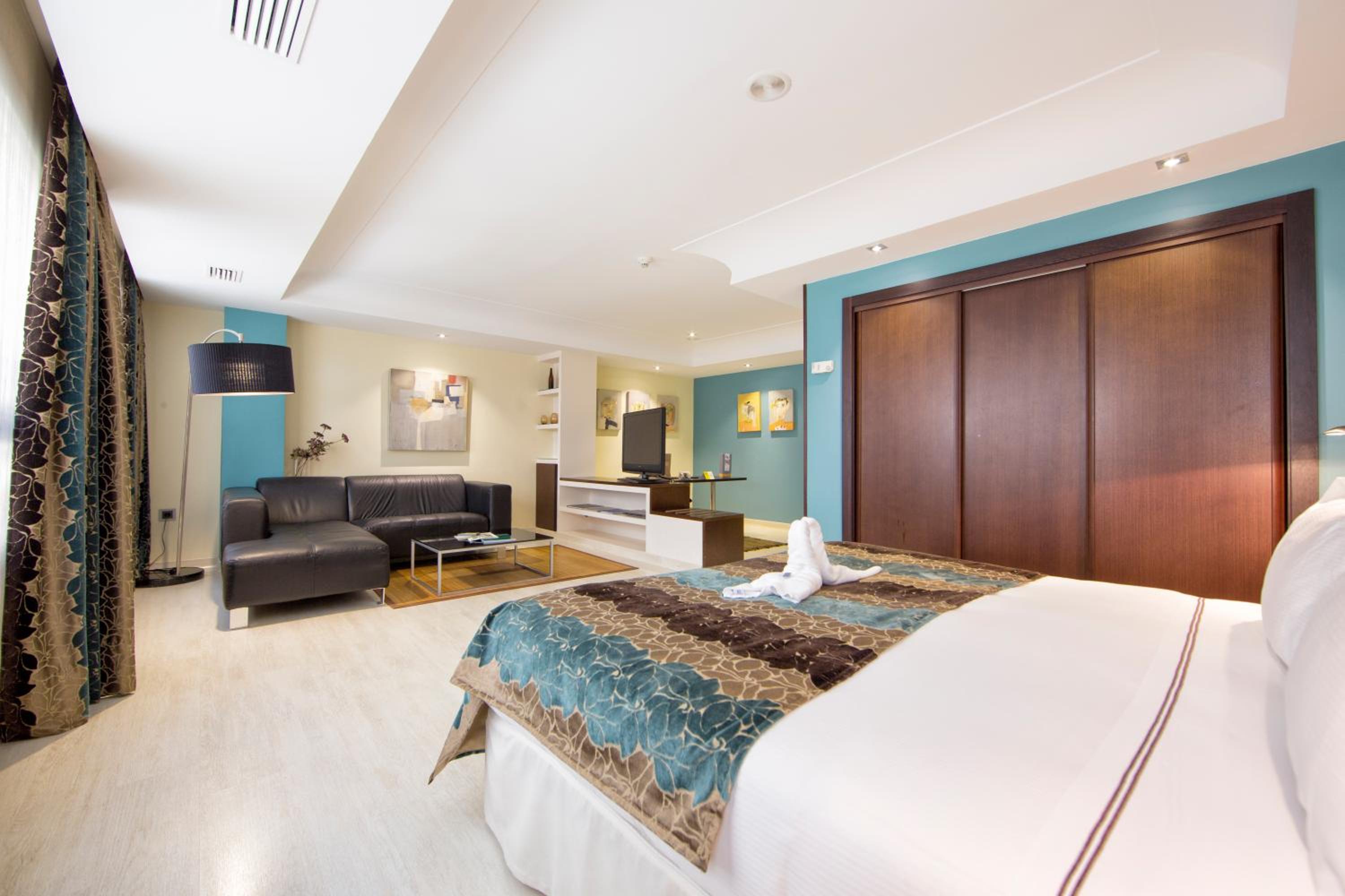 Suite - Photo 5