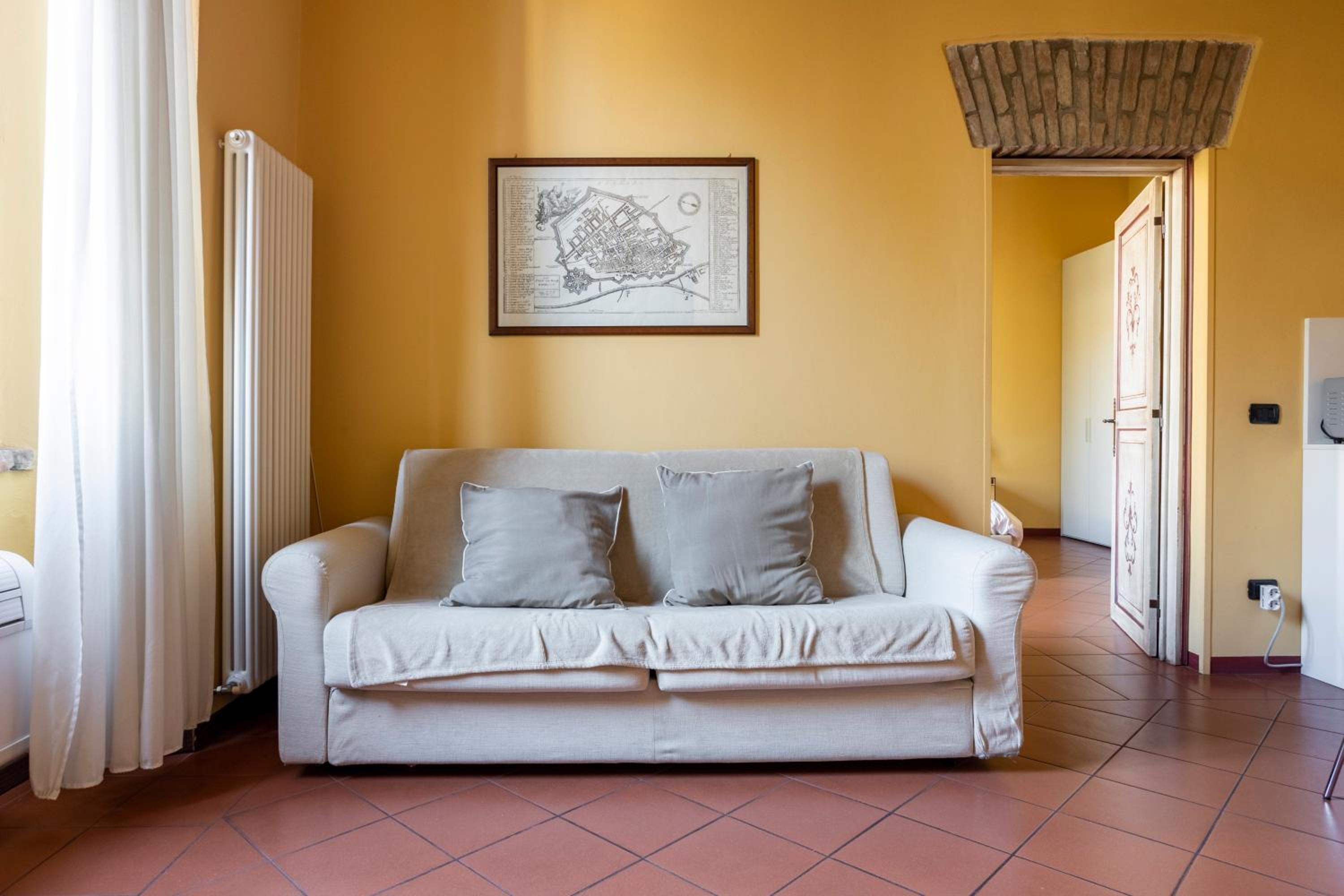 One-Bedroom Apartment - Photo 2