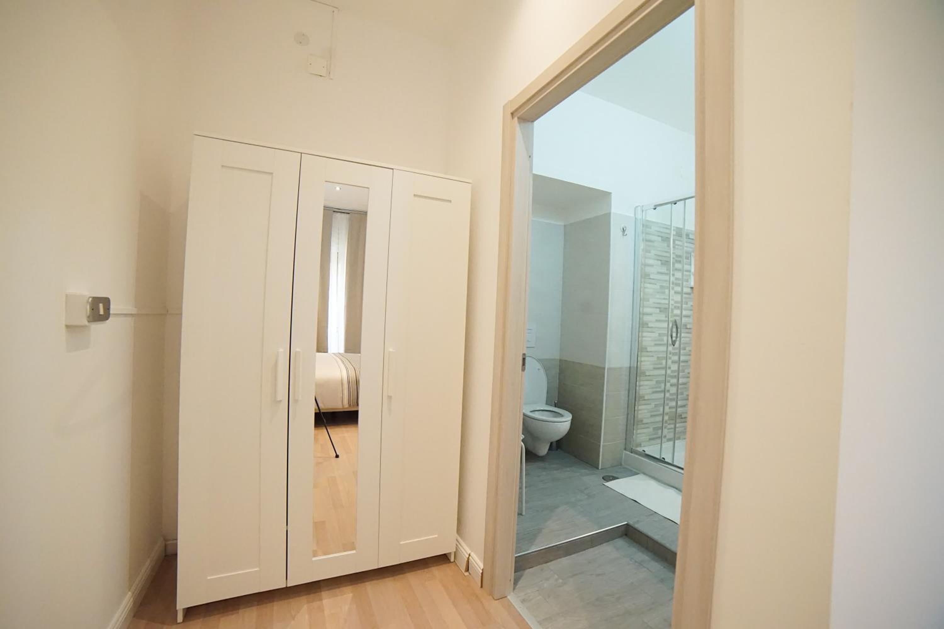 Double Room with Private Bathroom - Photo 3