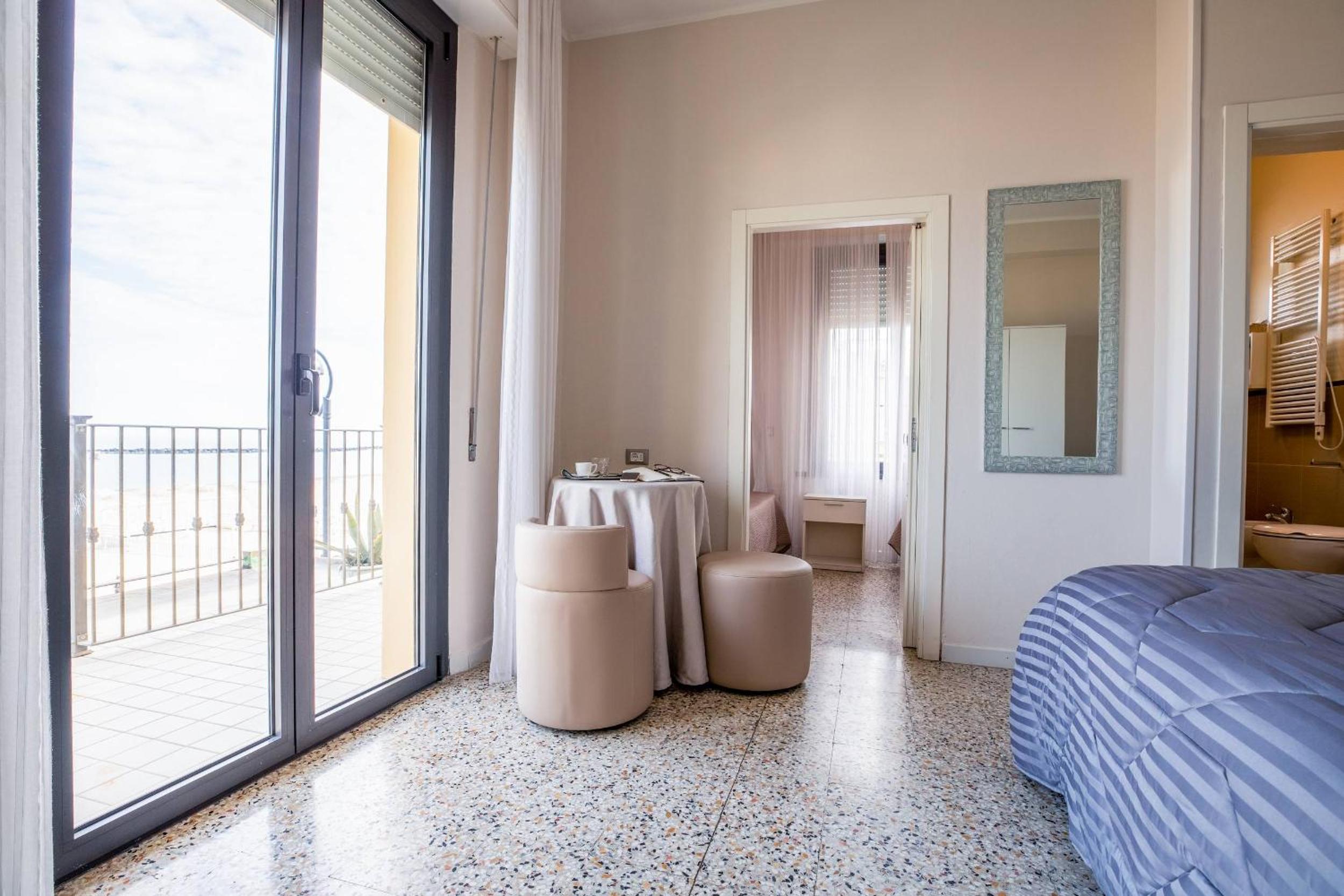 Quadruple Room with Sea View photo 3