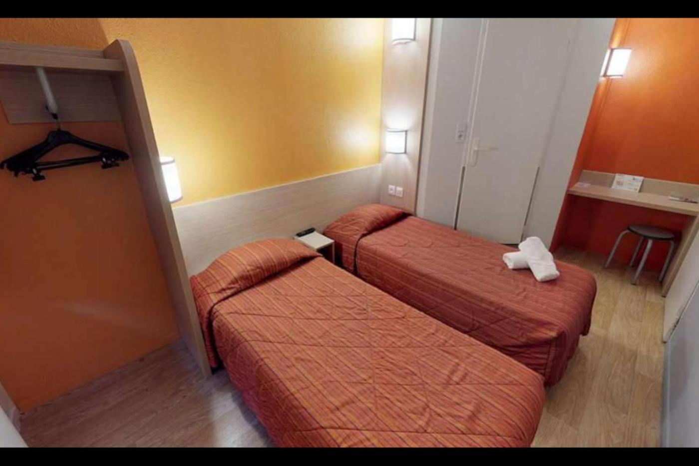 Twin Room - Photo 1