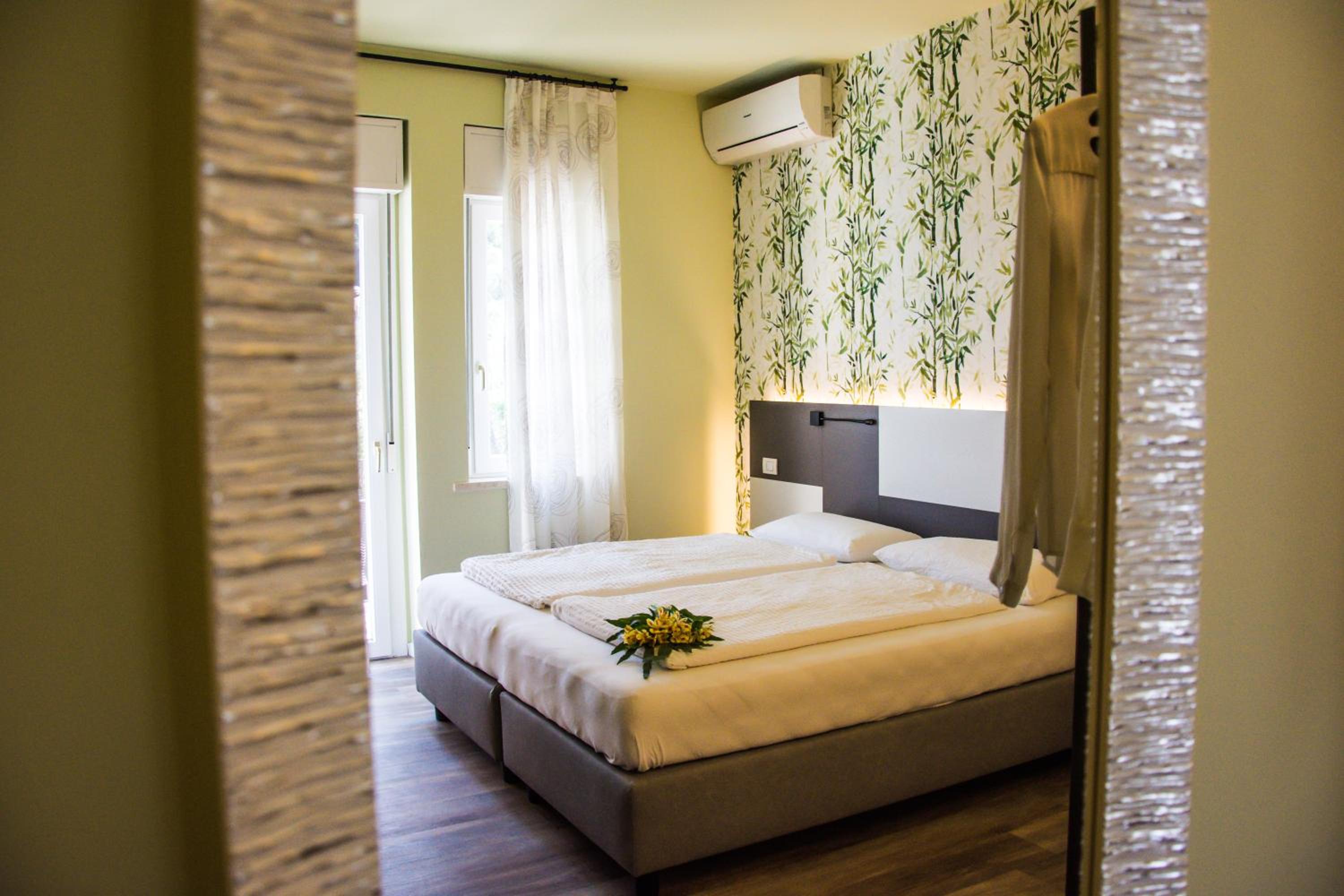 Standard Double or Twin Room photo 3