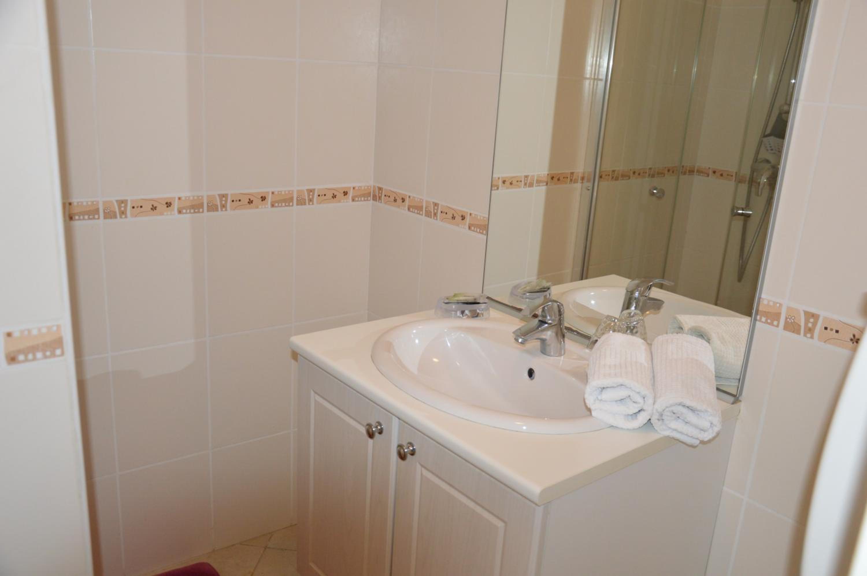 Queen Room photo 1