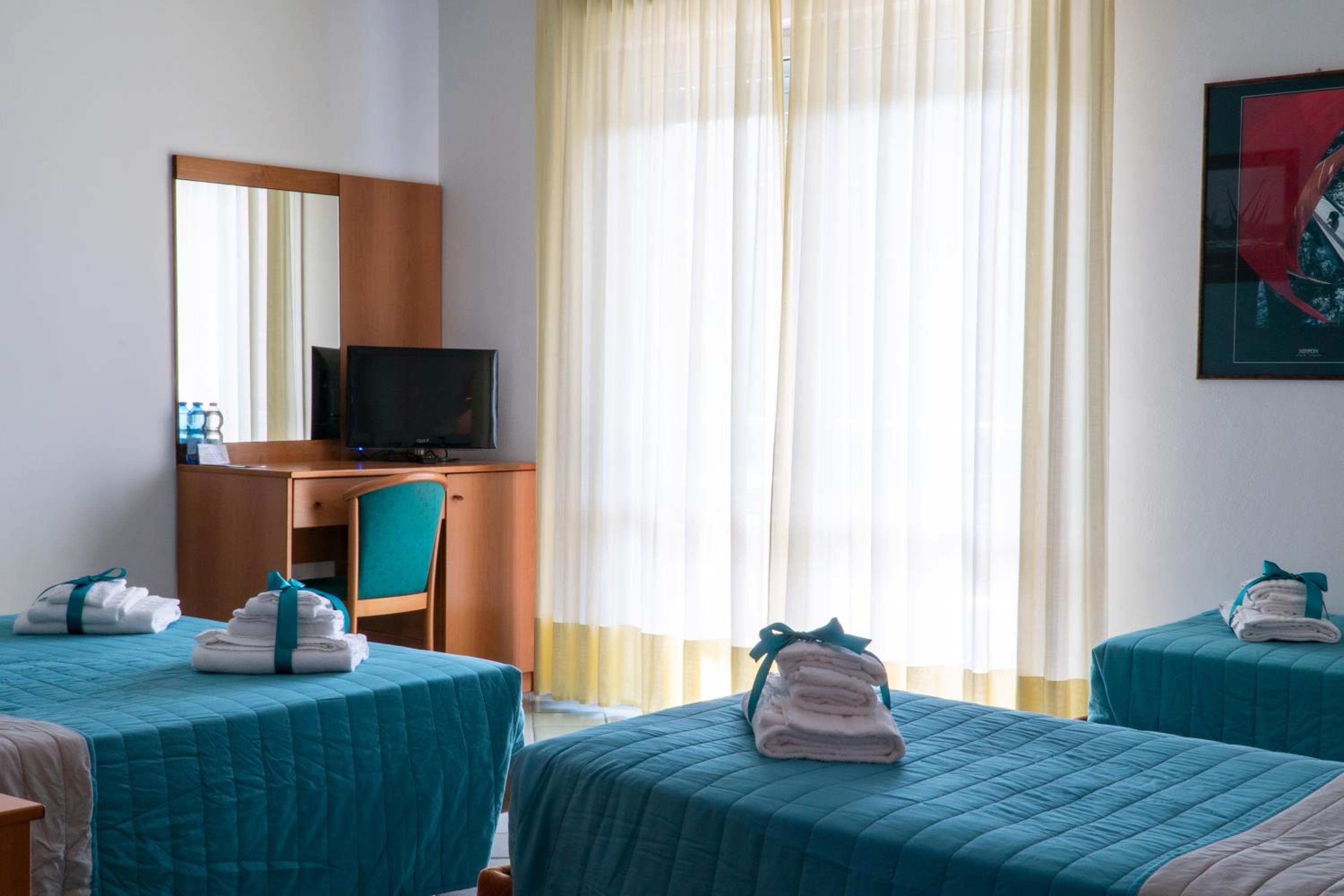 Quadruple Room - Photo 1