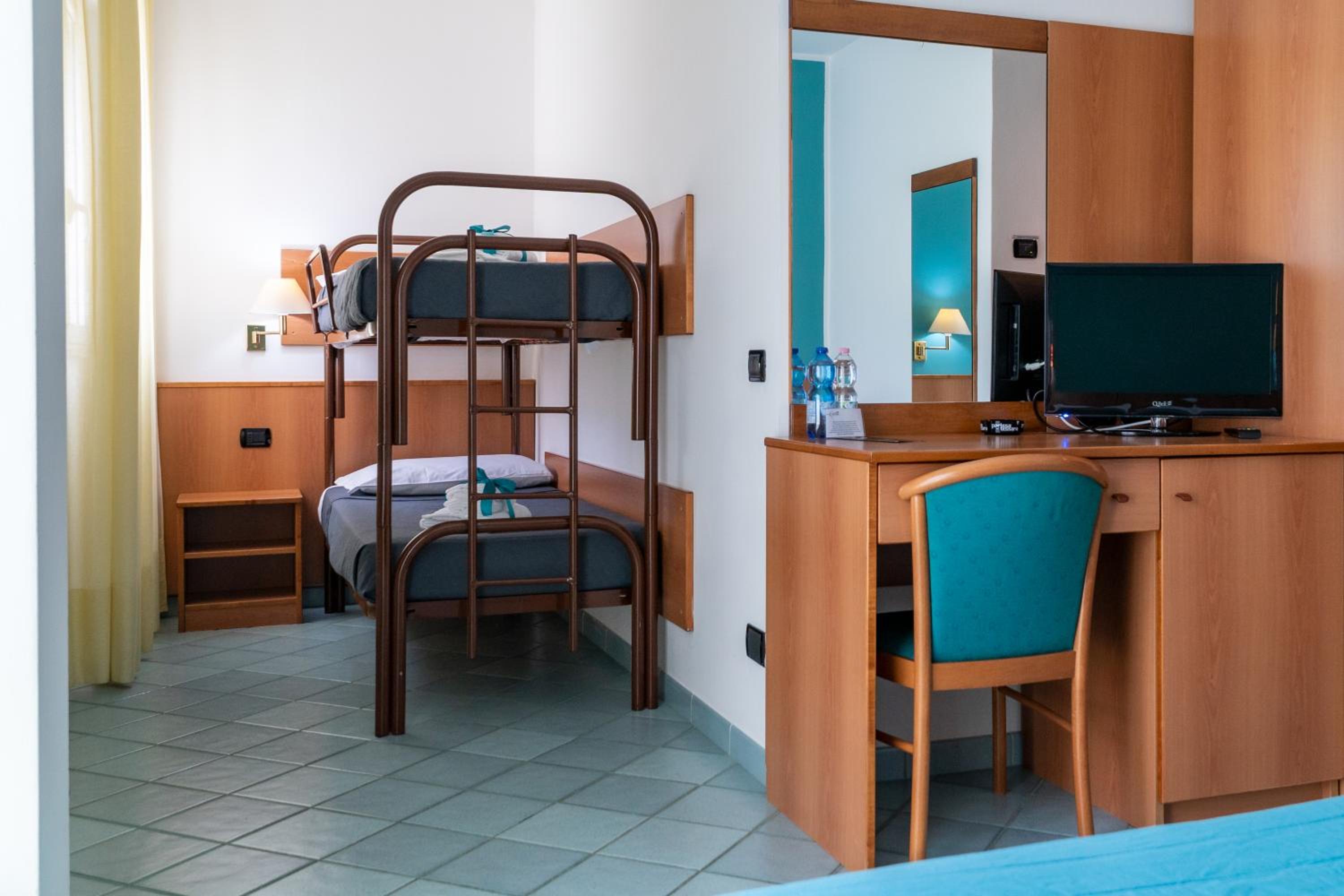 Quadruple Room - Photo 4
