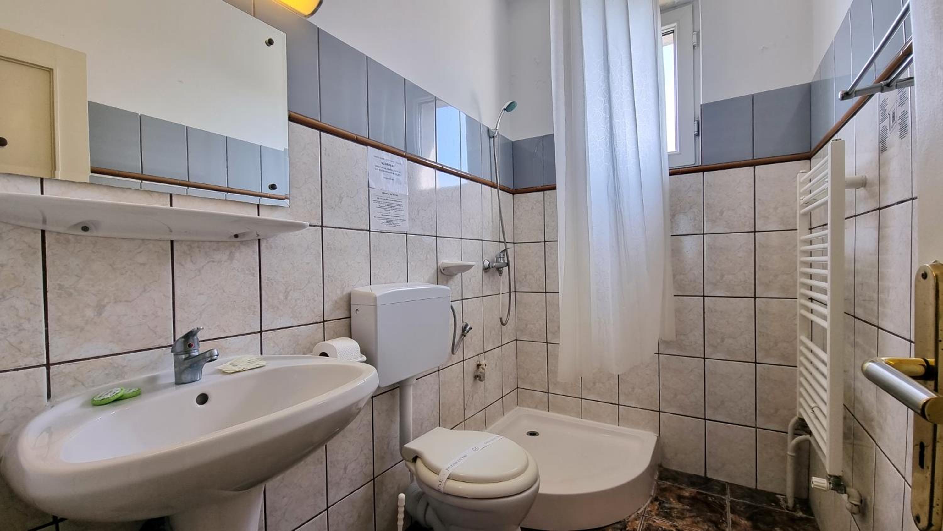 Apartment with Balcony - Photo 4