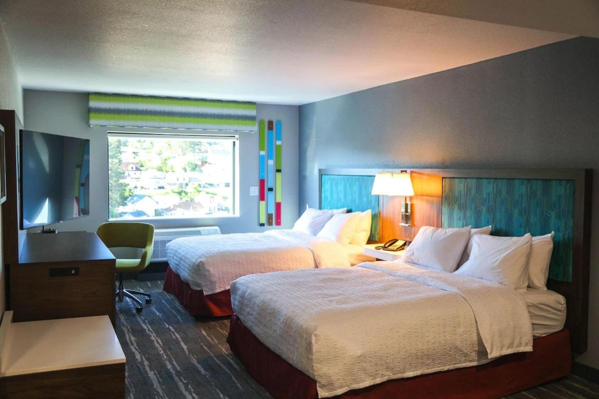 Queen Room with Two Queen Beds - Photo 1