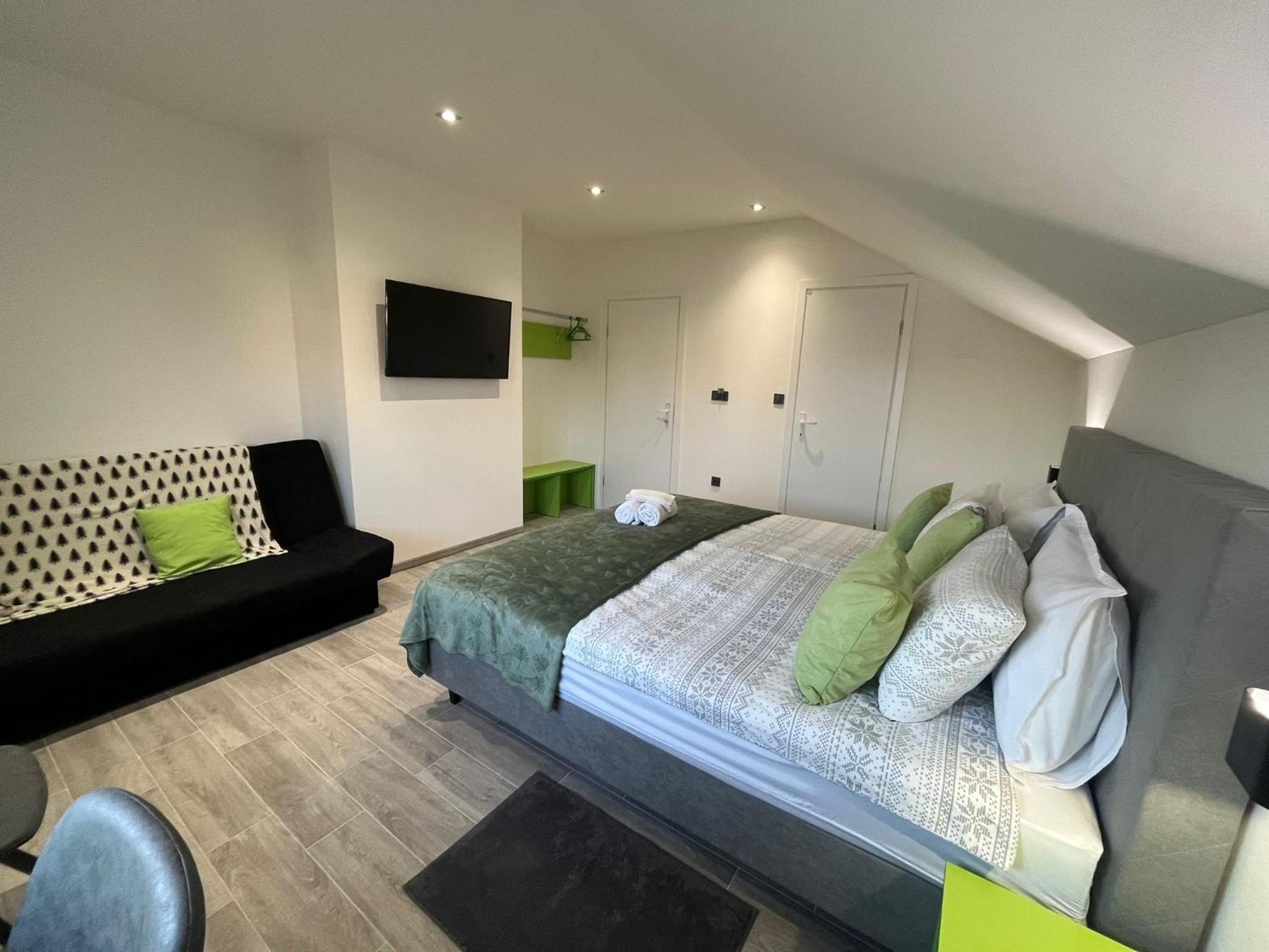 Double or Twin Room - Photo 8