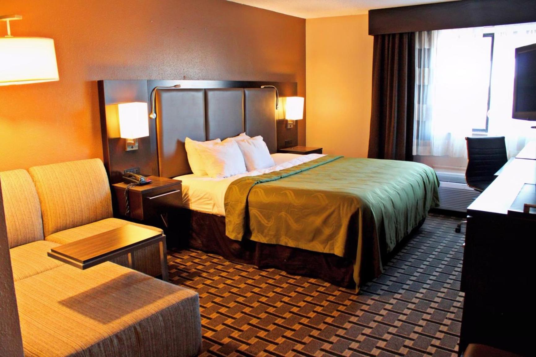 King Room - Non-Smoking - Photo 1