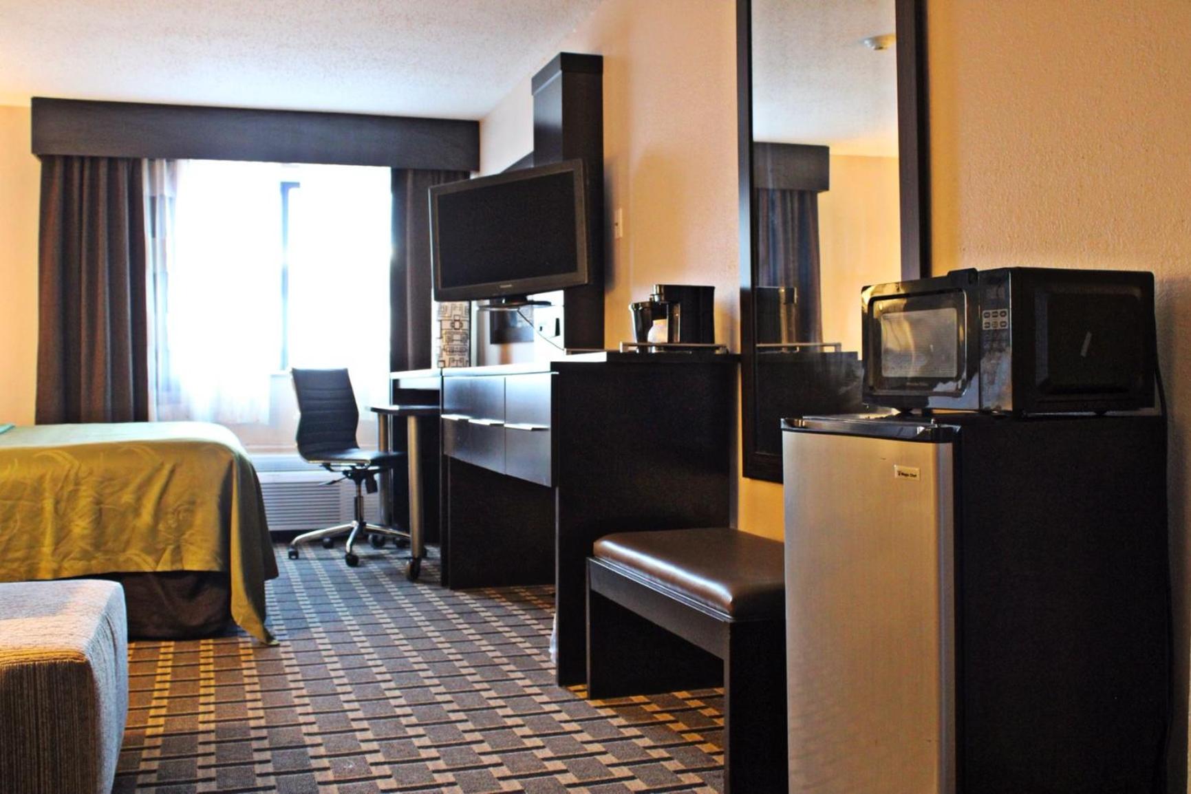 King Room - Non-Smoking - Photo 3