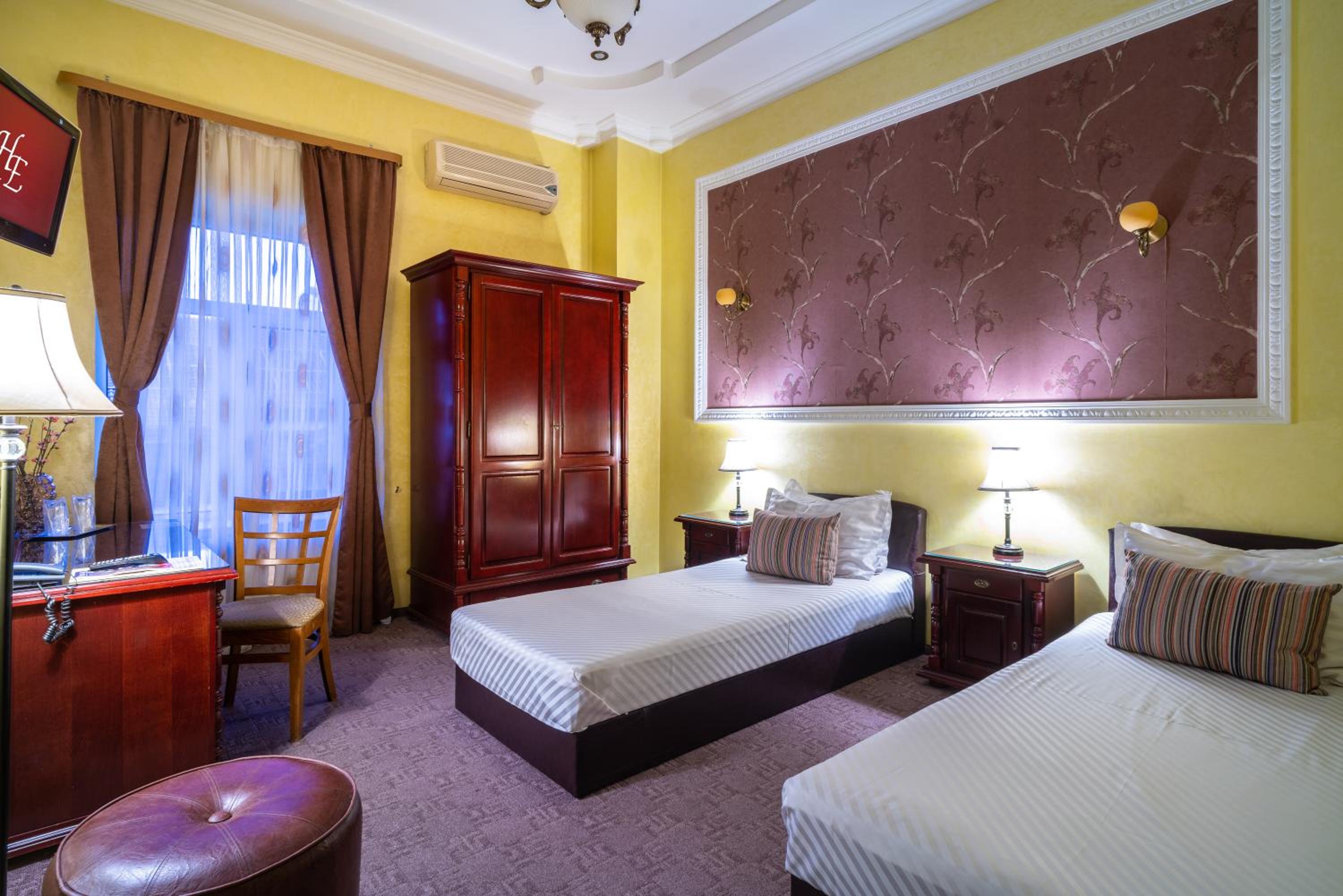 Twin Room - Photo 1