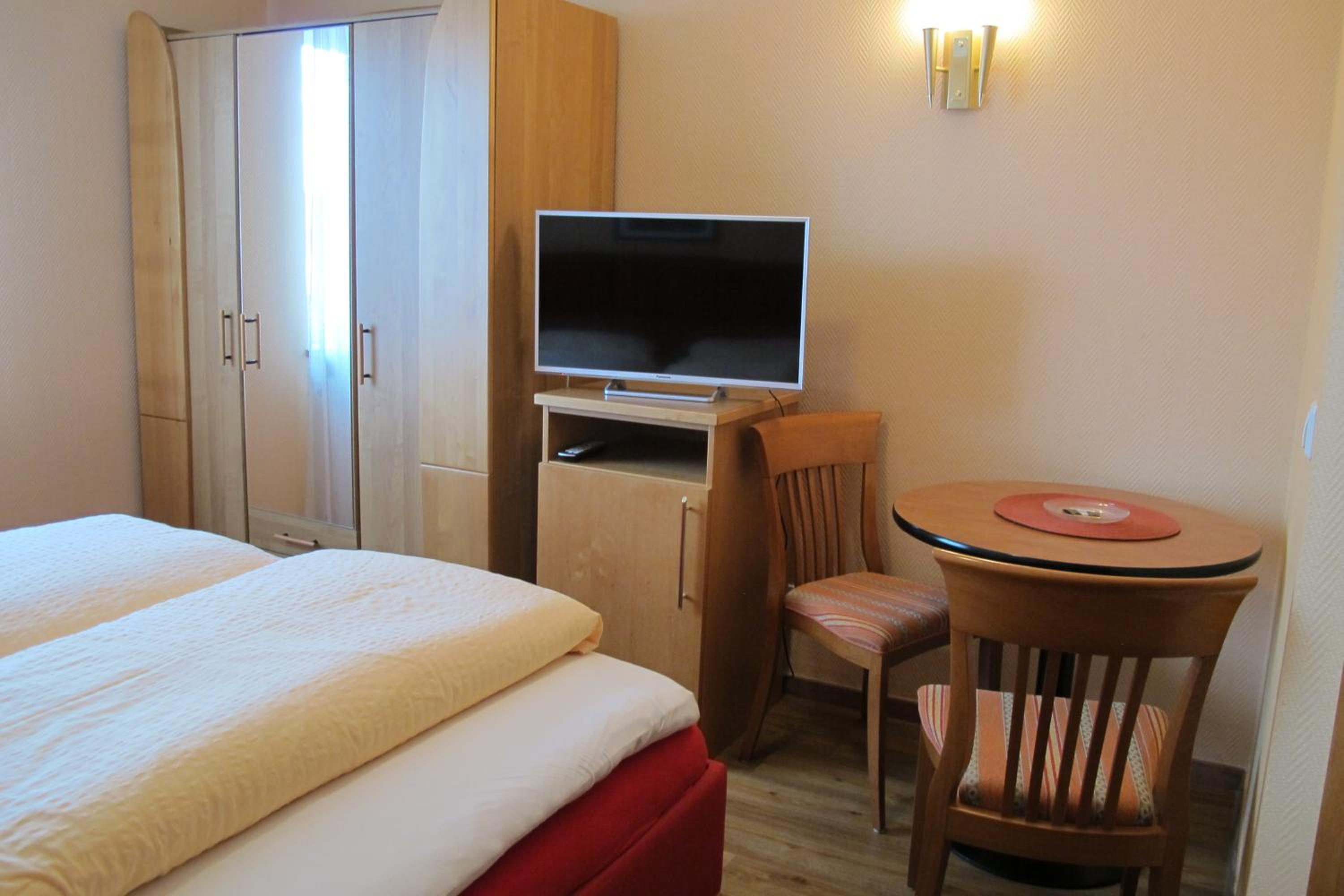 Double Room with Private Bathroom photo 3