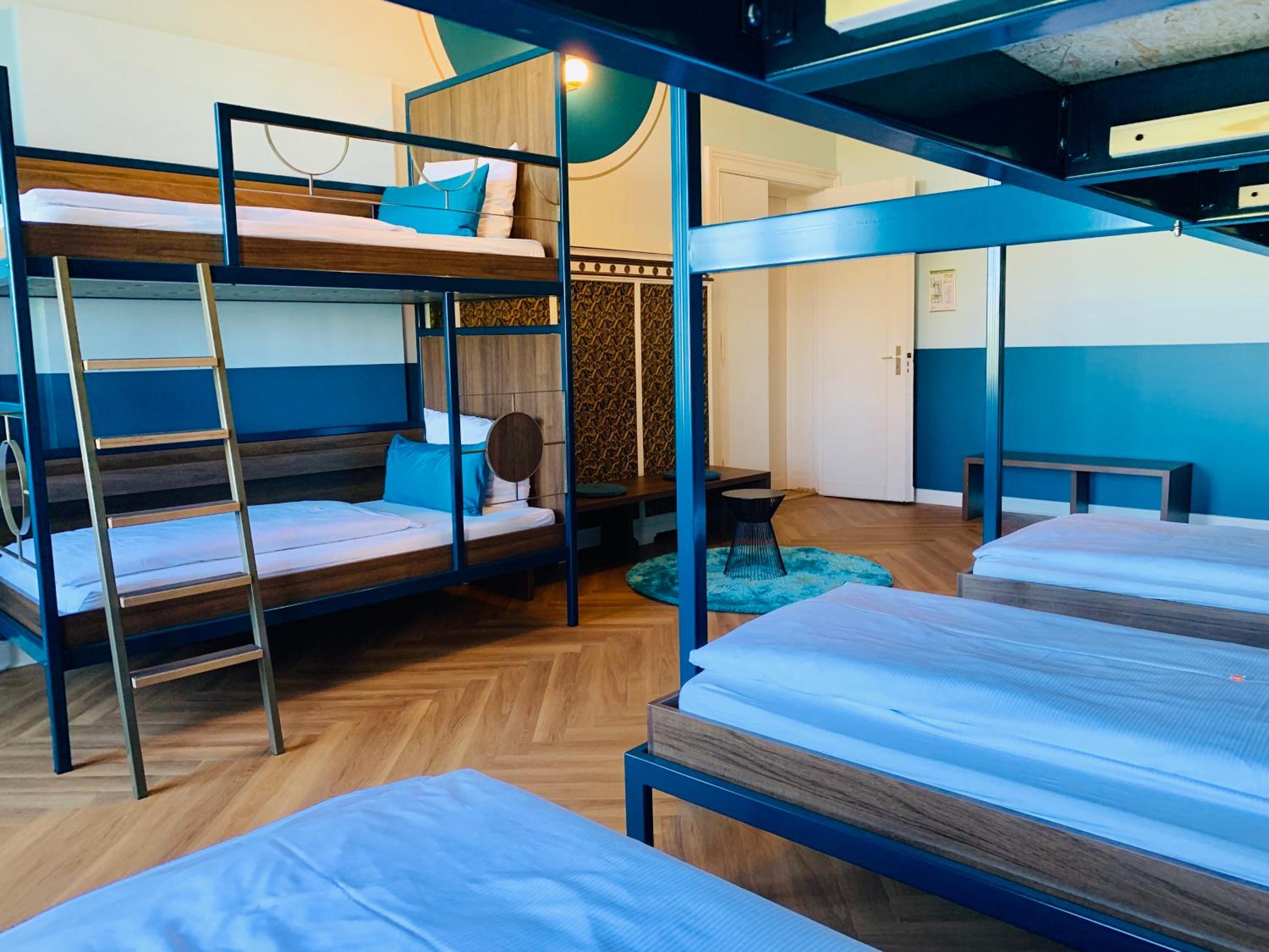 Deluxe 6/7 Beds Dorm shared photo 1