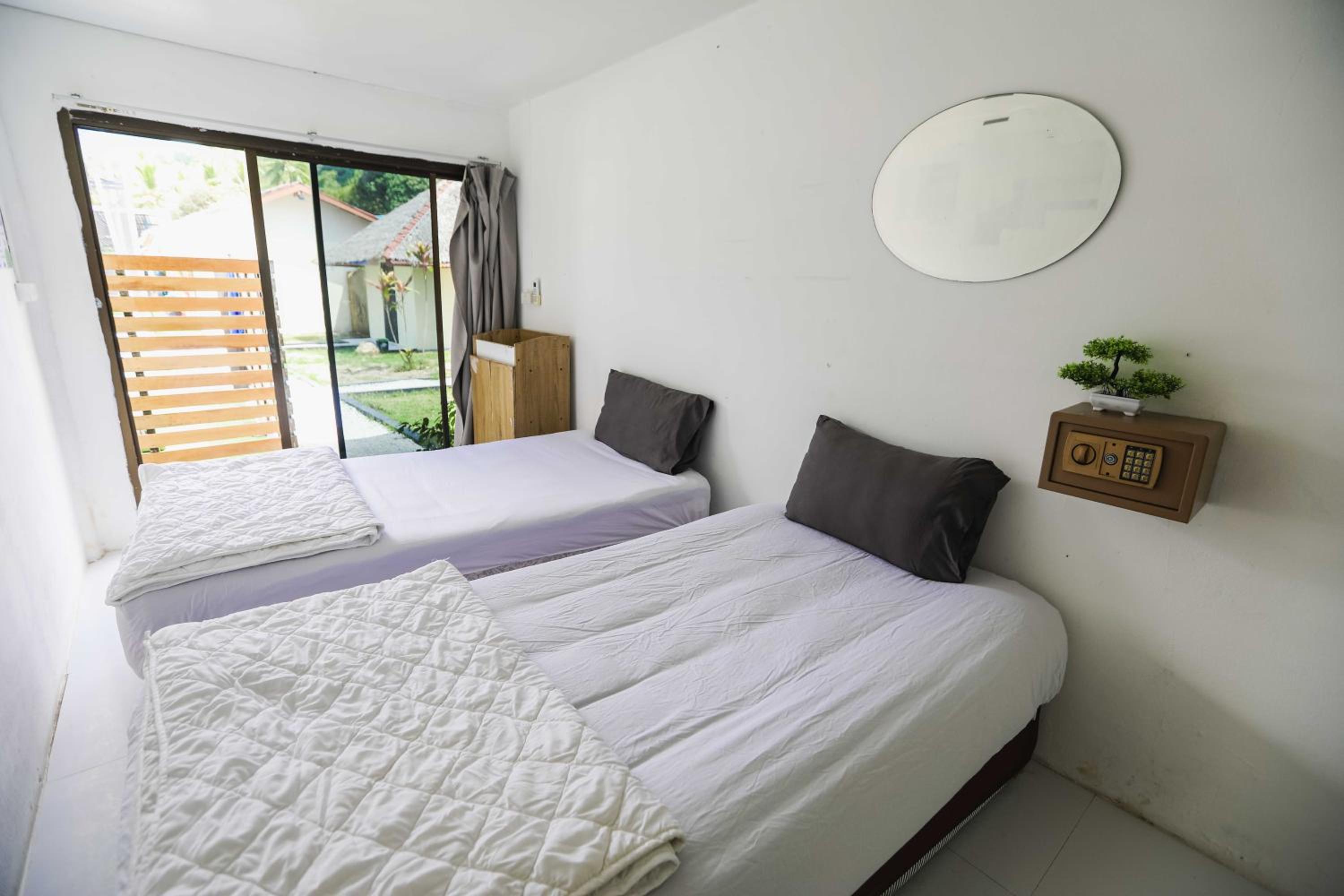 Private Twin Ensuite photo 1