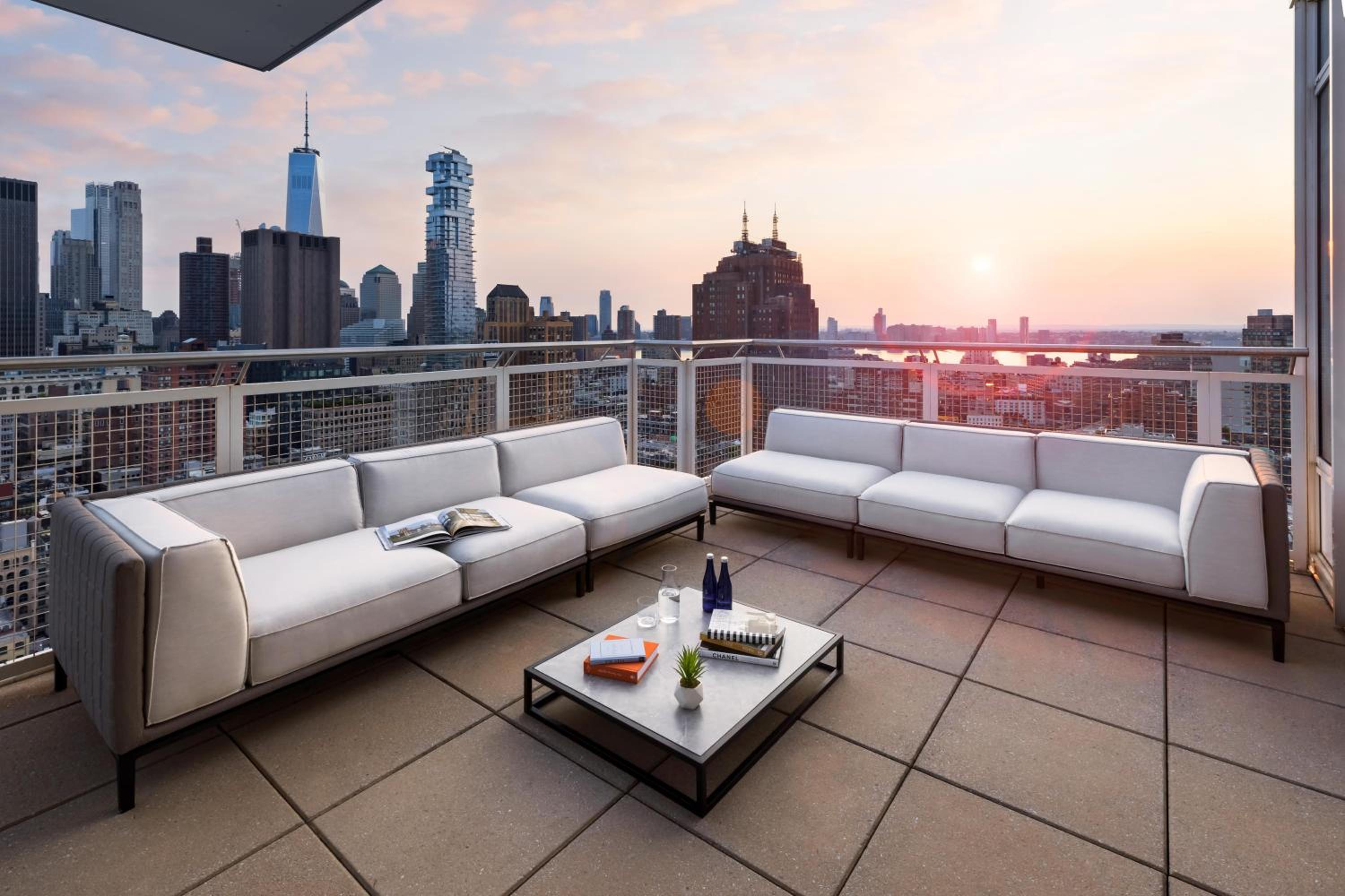 Suite with Balcony thumbnail 5