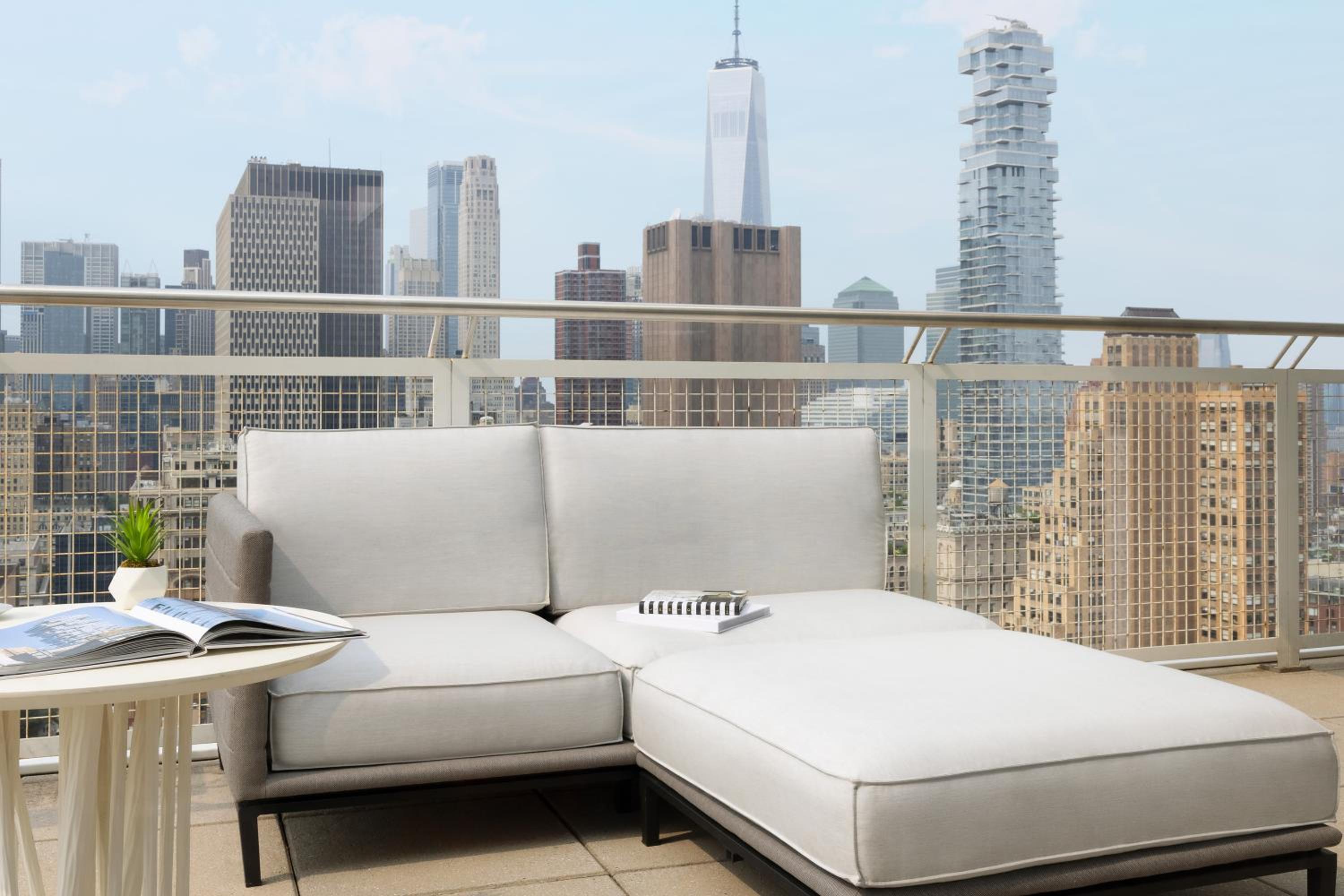 VIP King Suite with Balcony thumbnail 6