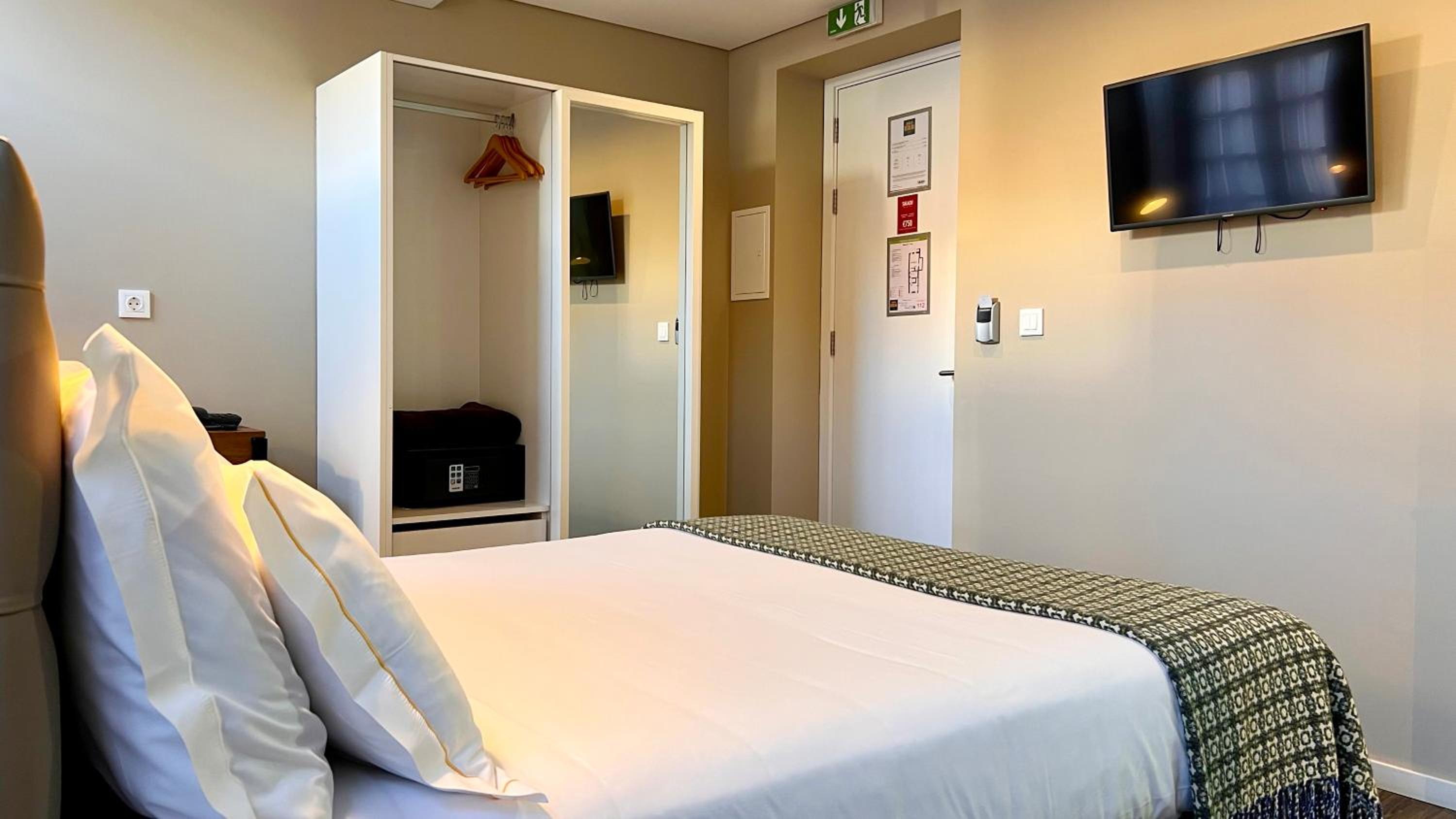 Double Room - Photo 8