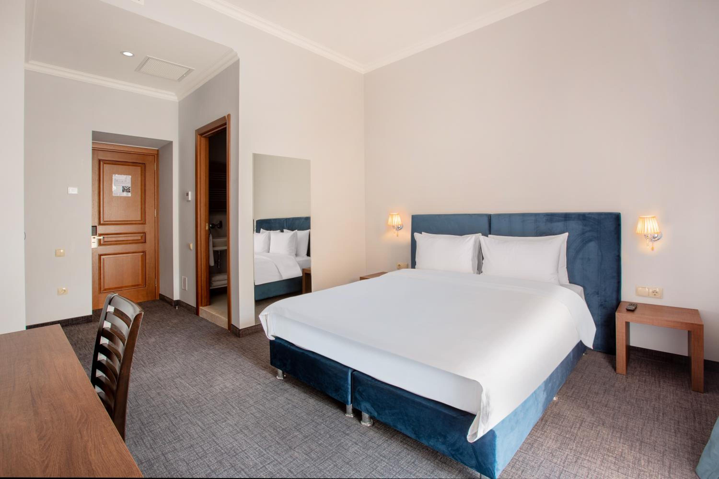 Standard Double or Twin Room photo 1