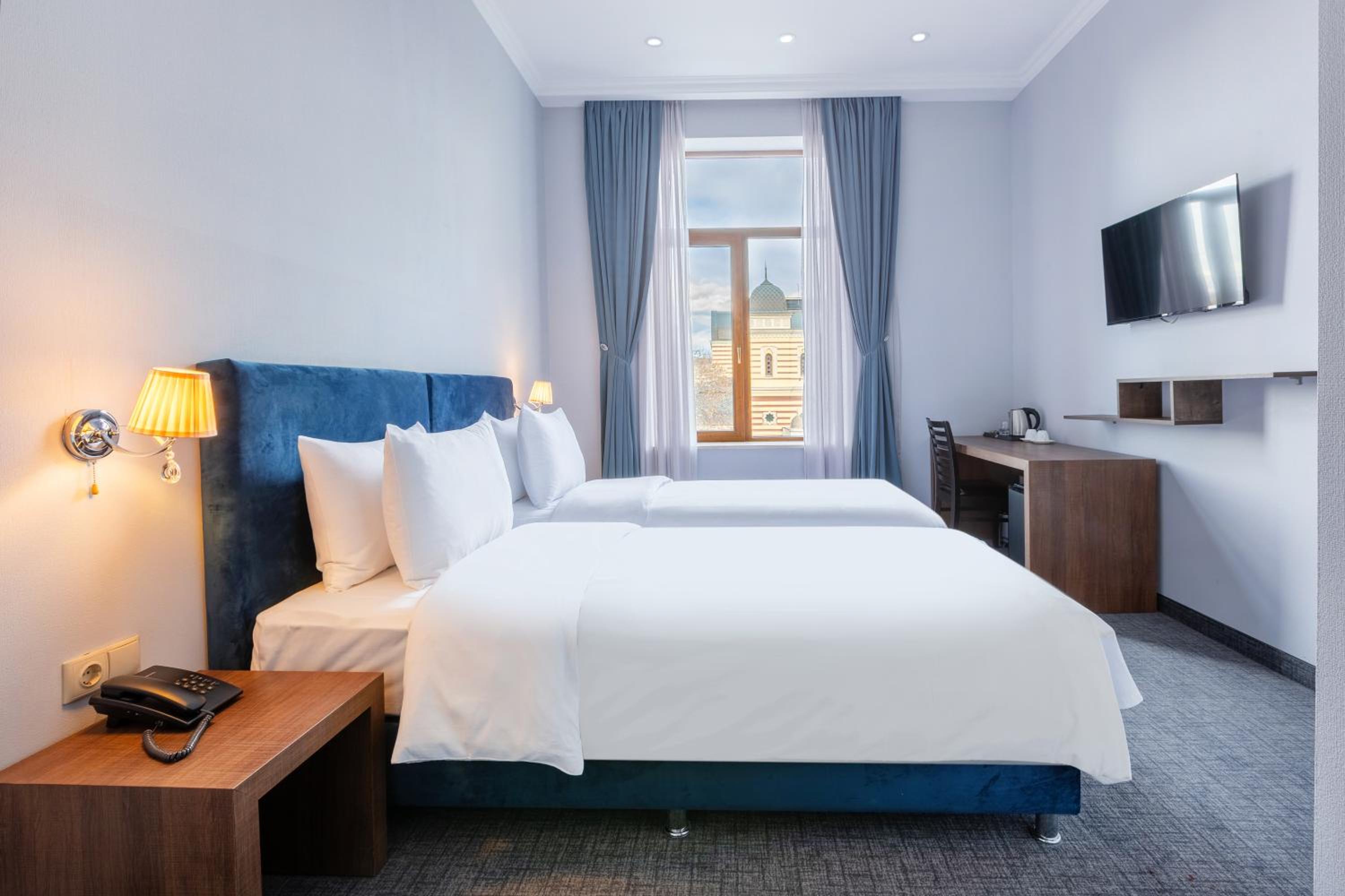 Double or Twin Room with City View photo 1