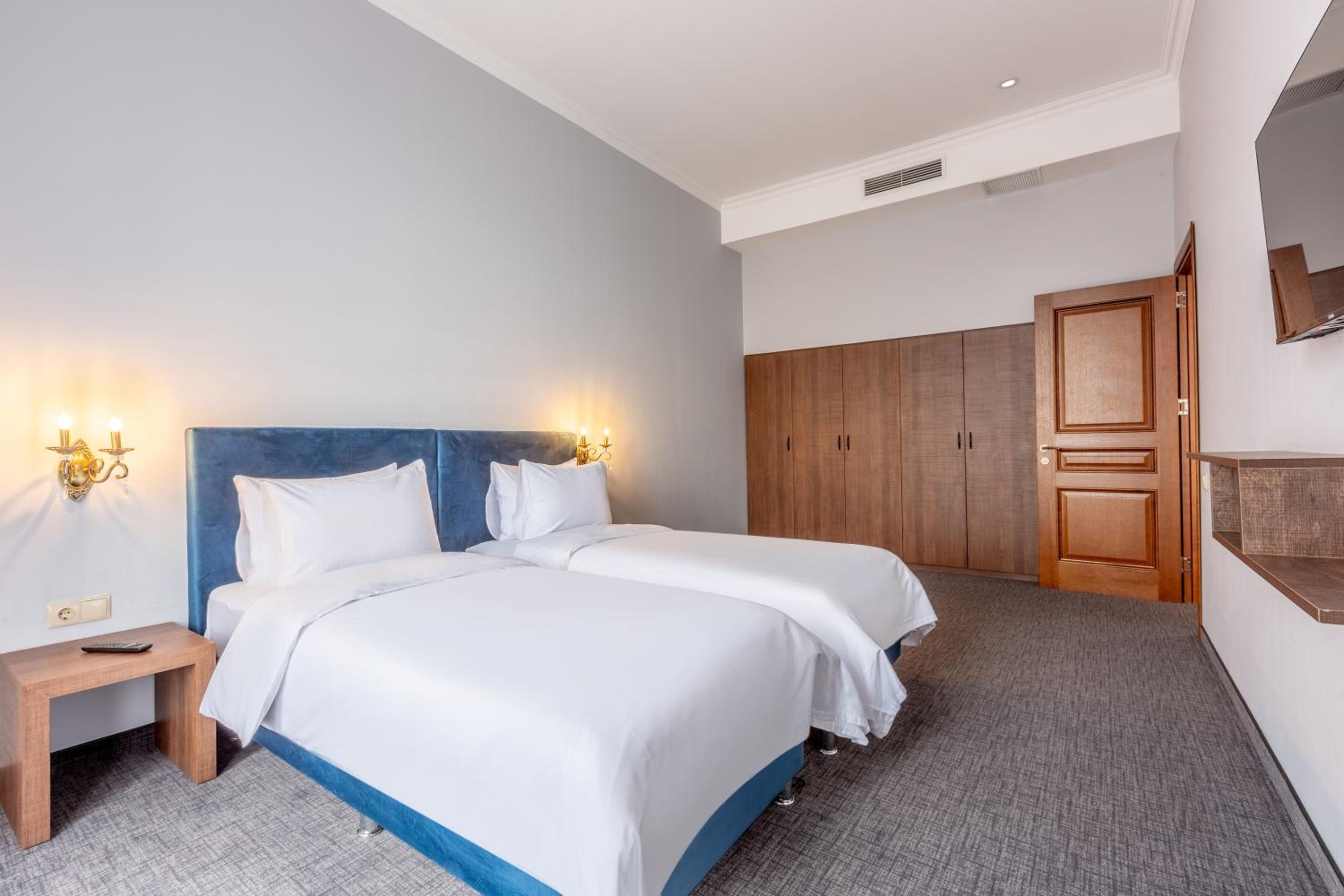 Junior Suite with Balcony photo 2