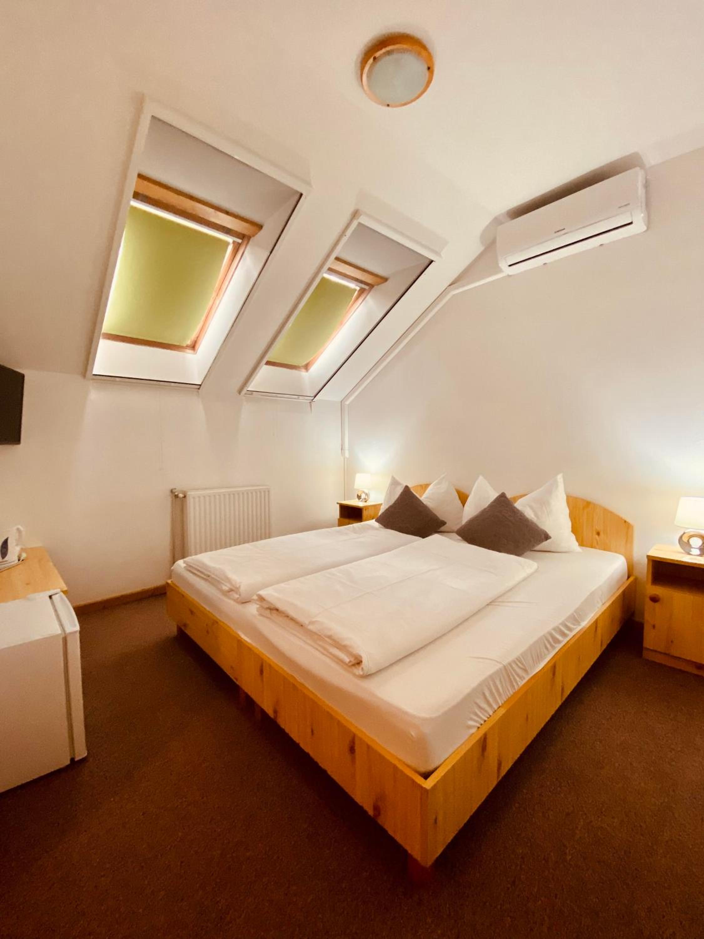Standard Queen Room photo 1
