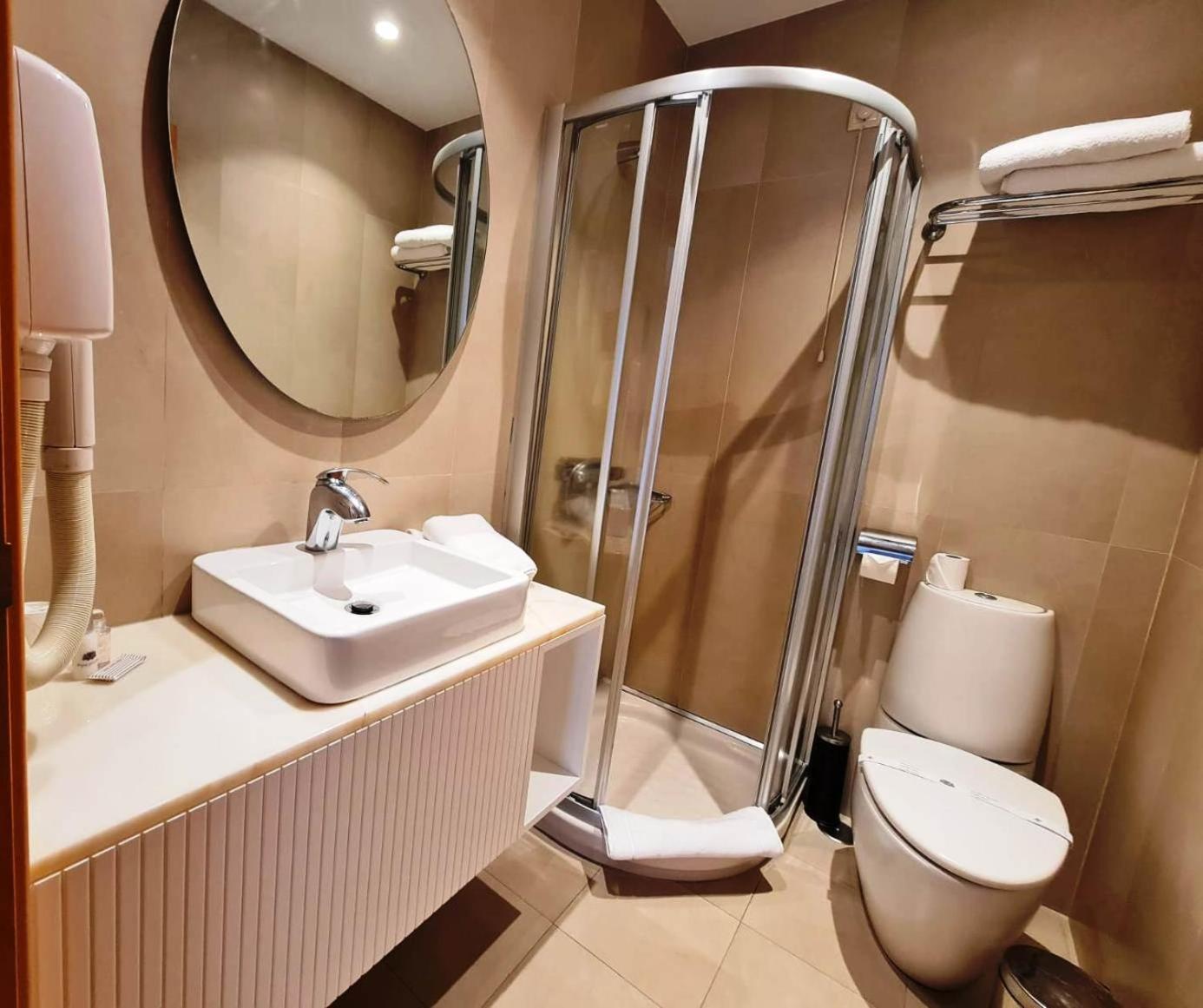 Twin Room - Photo 4