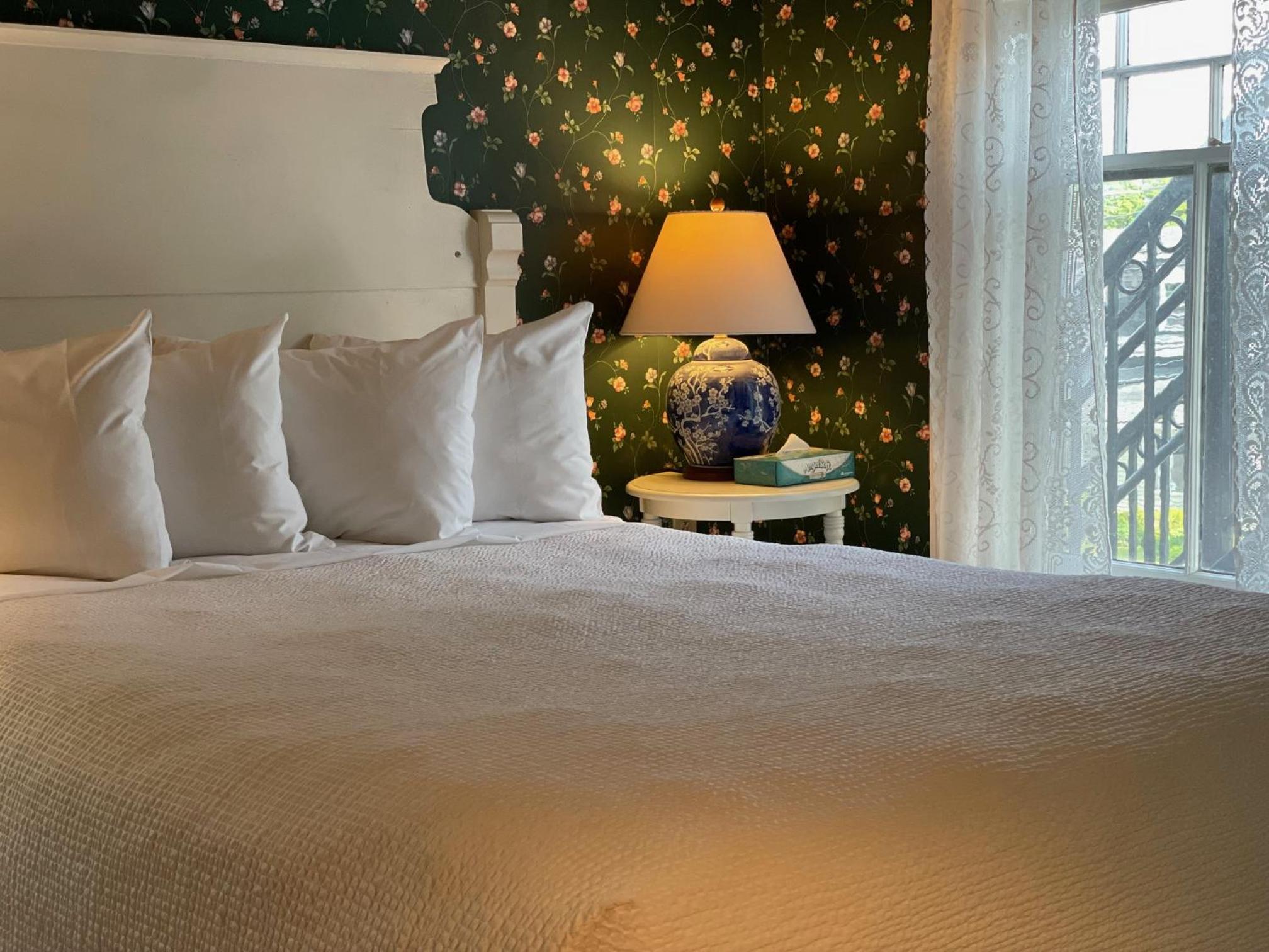 Queen Room photo 1