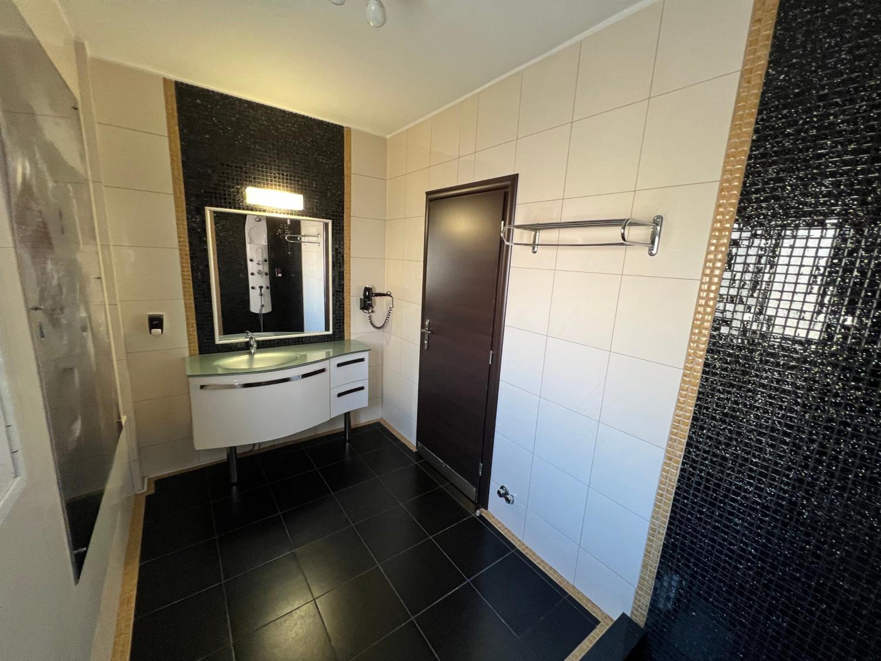 Deluxe Suite with Sea View photo 3