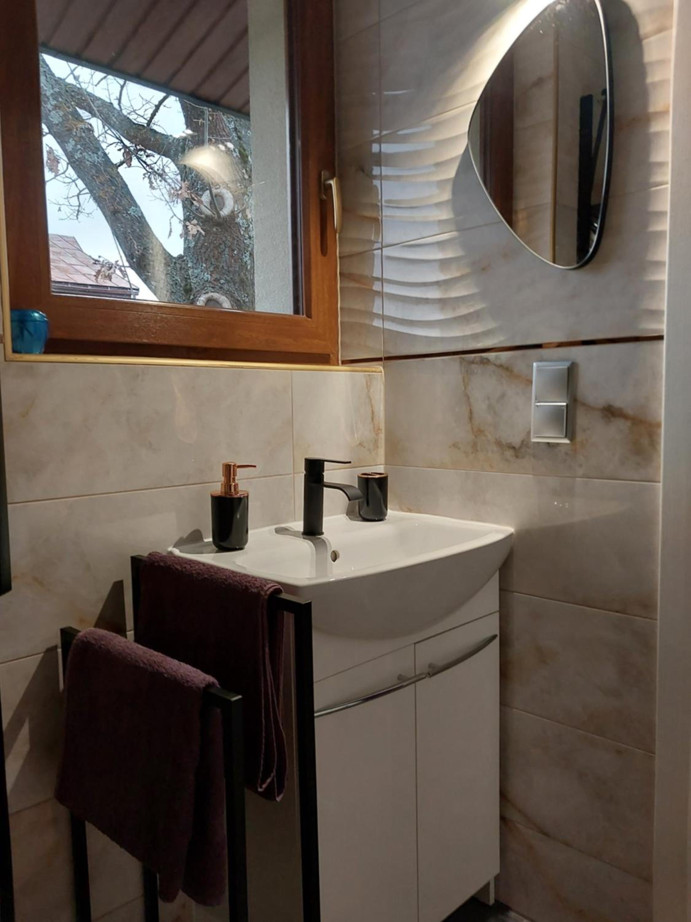 Double Room with Private Bathroom - Photo 3