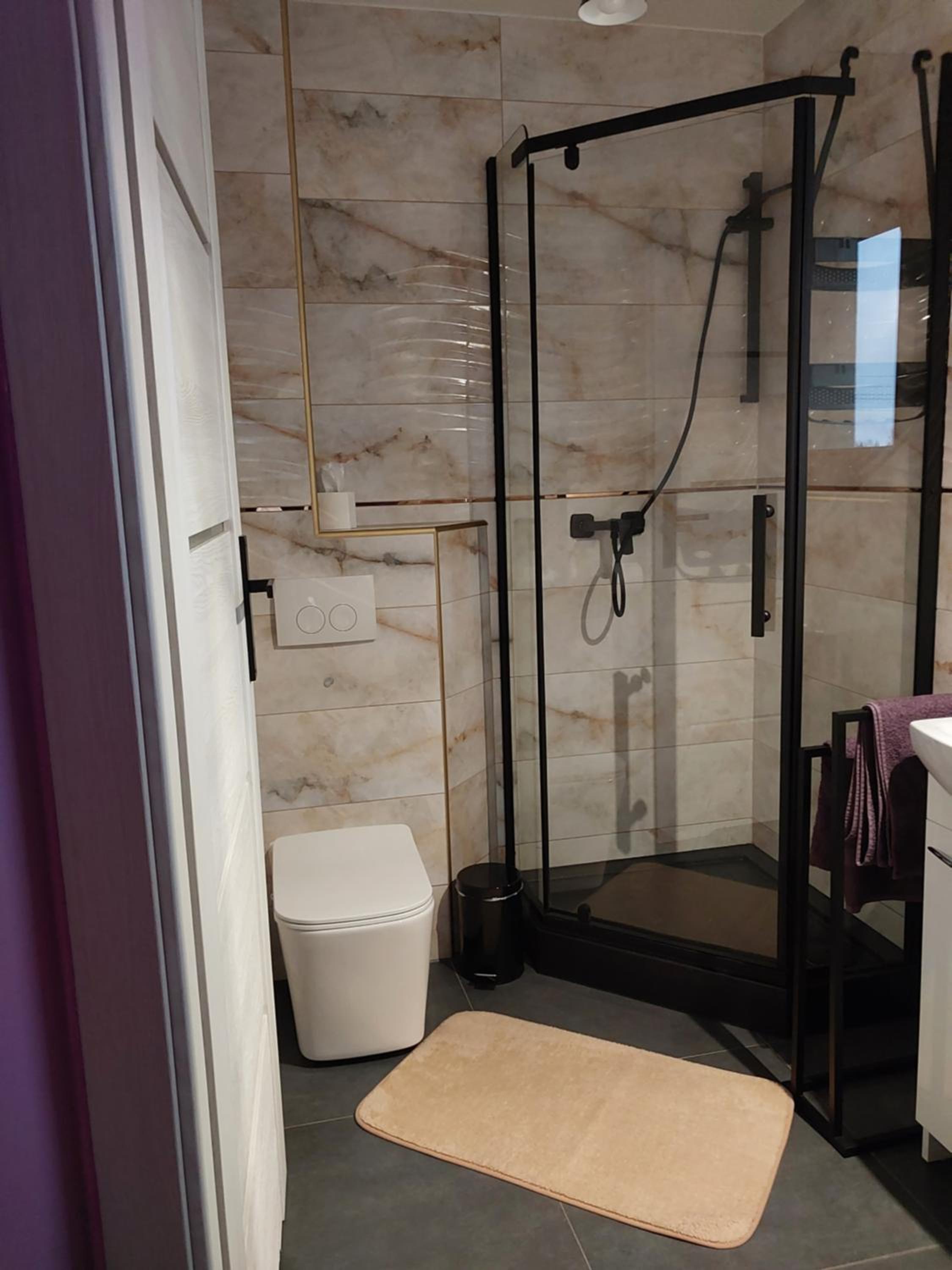 Double Room with Private Bathroom - Photo 2