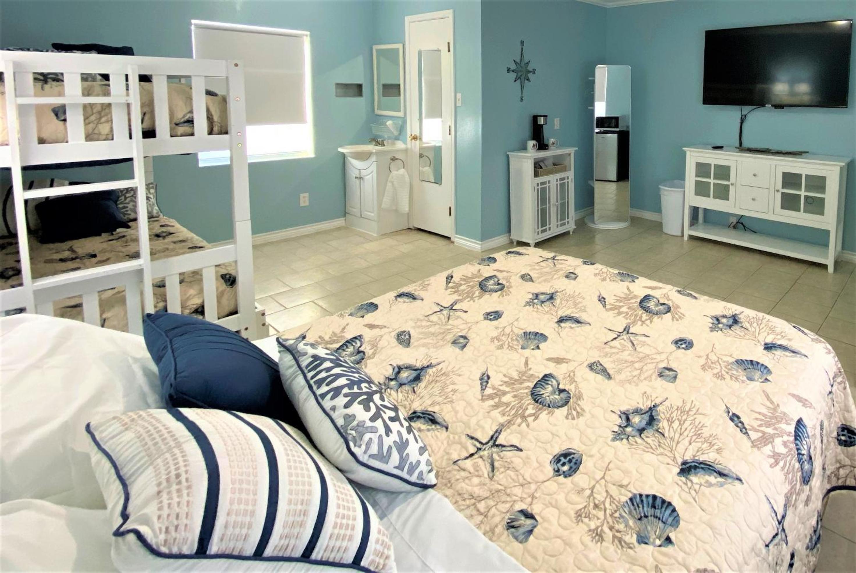 Family Room photo 2